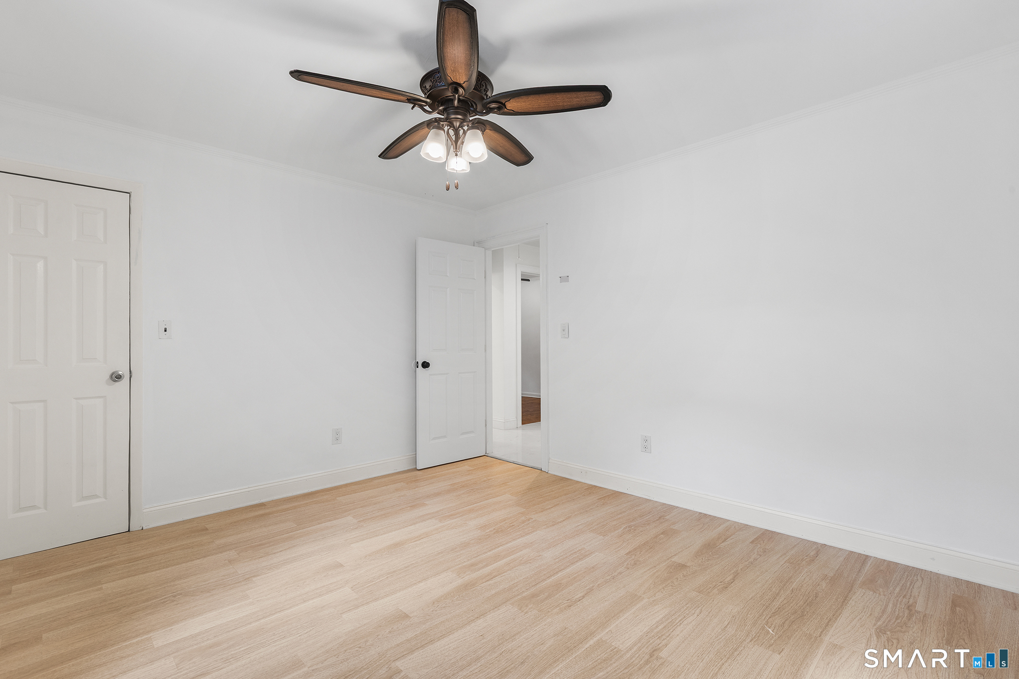 241 Pemberwick Road photo 8