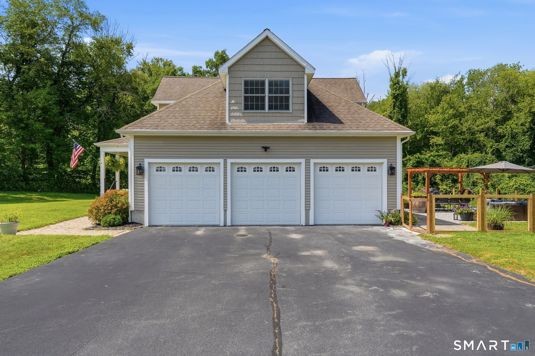 210 Forsyth Road photo 5