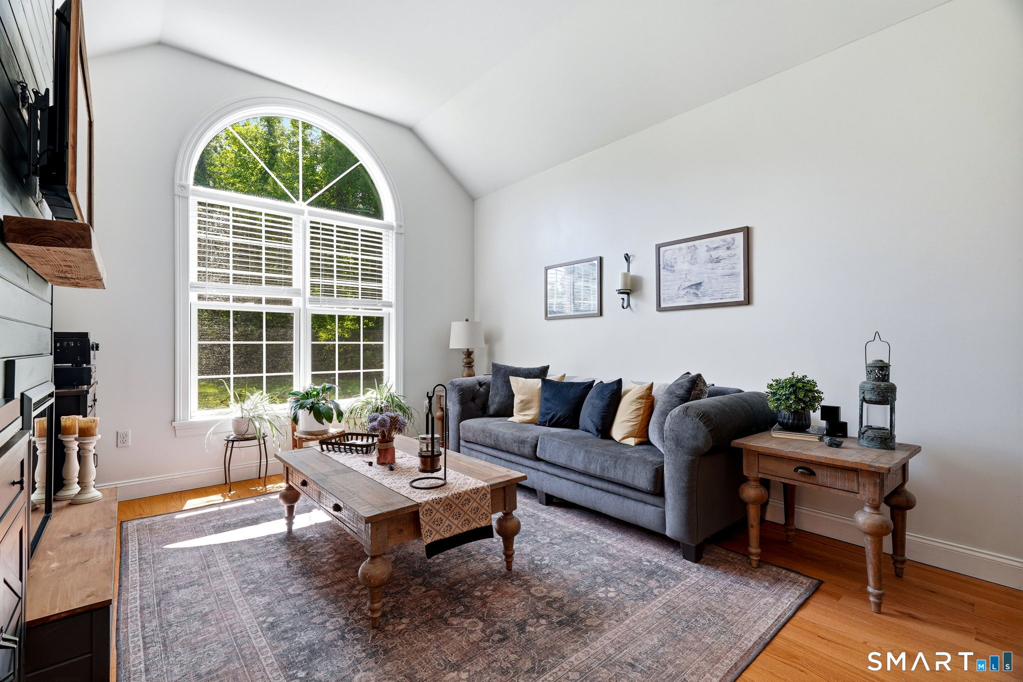 210 Forsyth Road photo 8