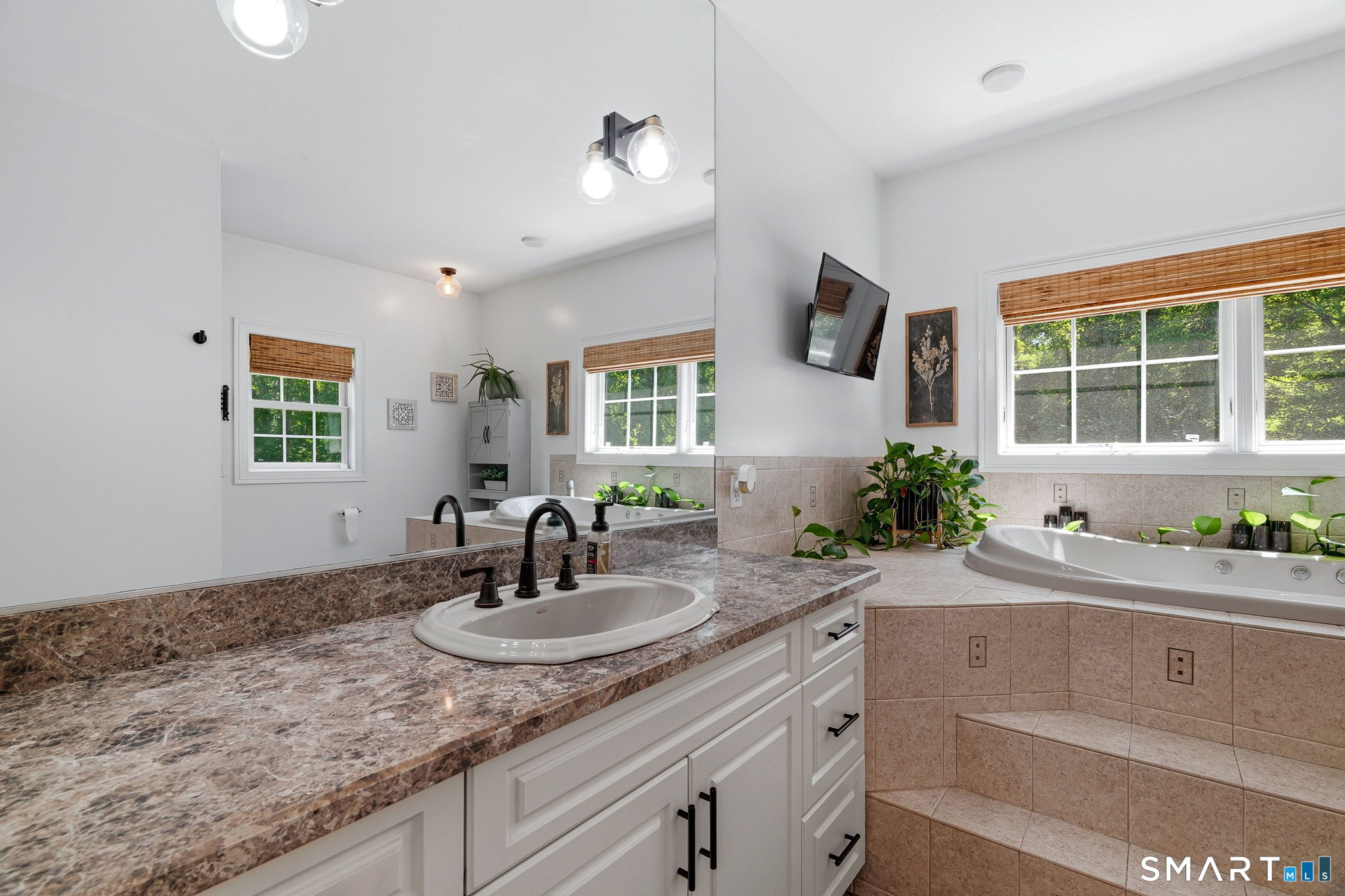 210 Forsyth Road photo 22