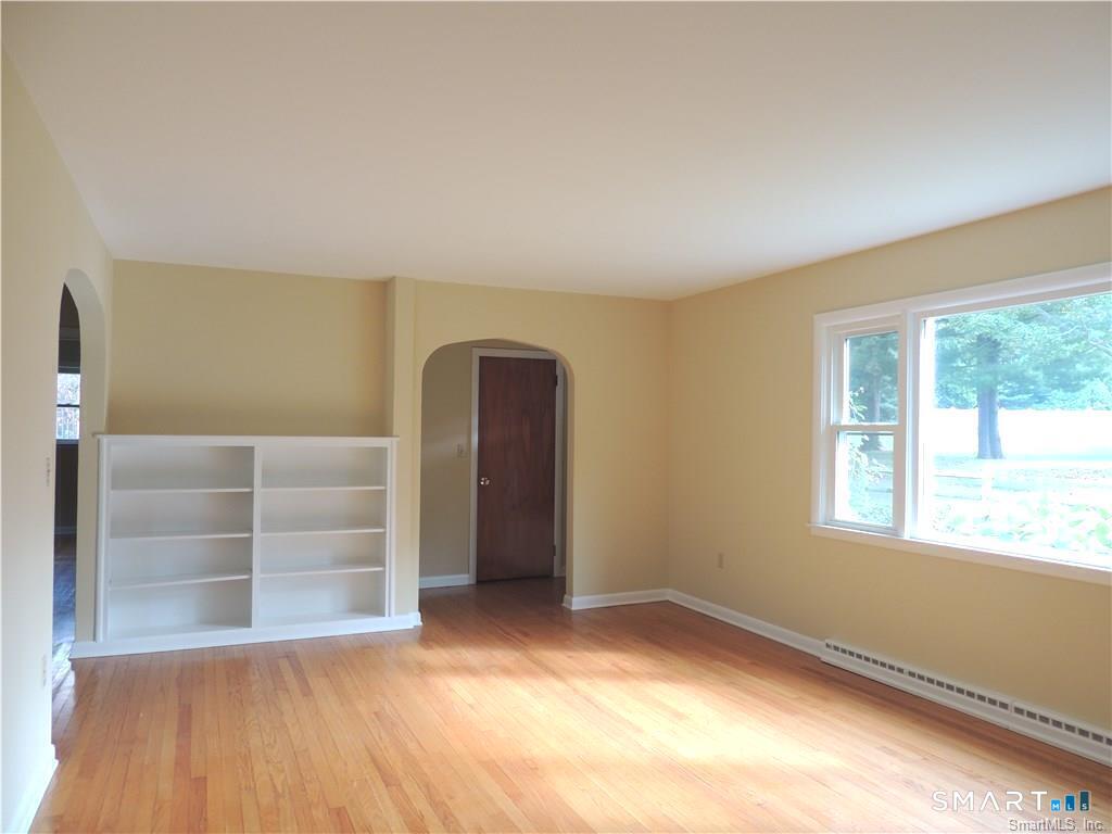 87 Hotchkiss Grove Road photo 4