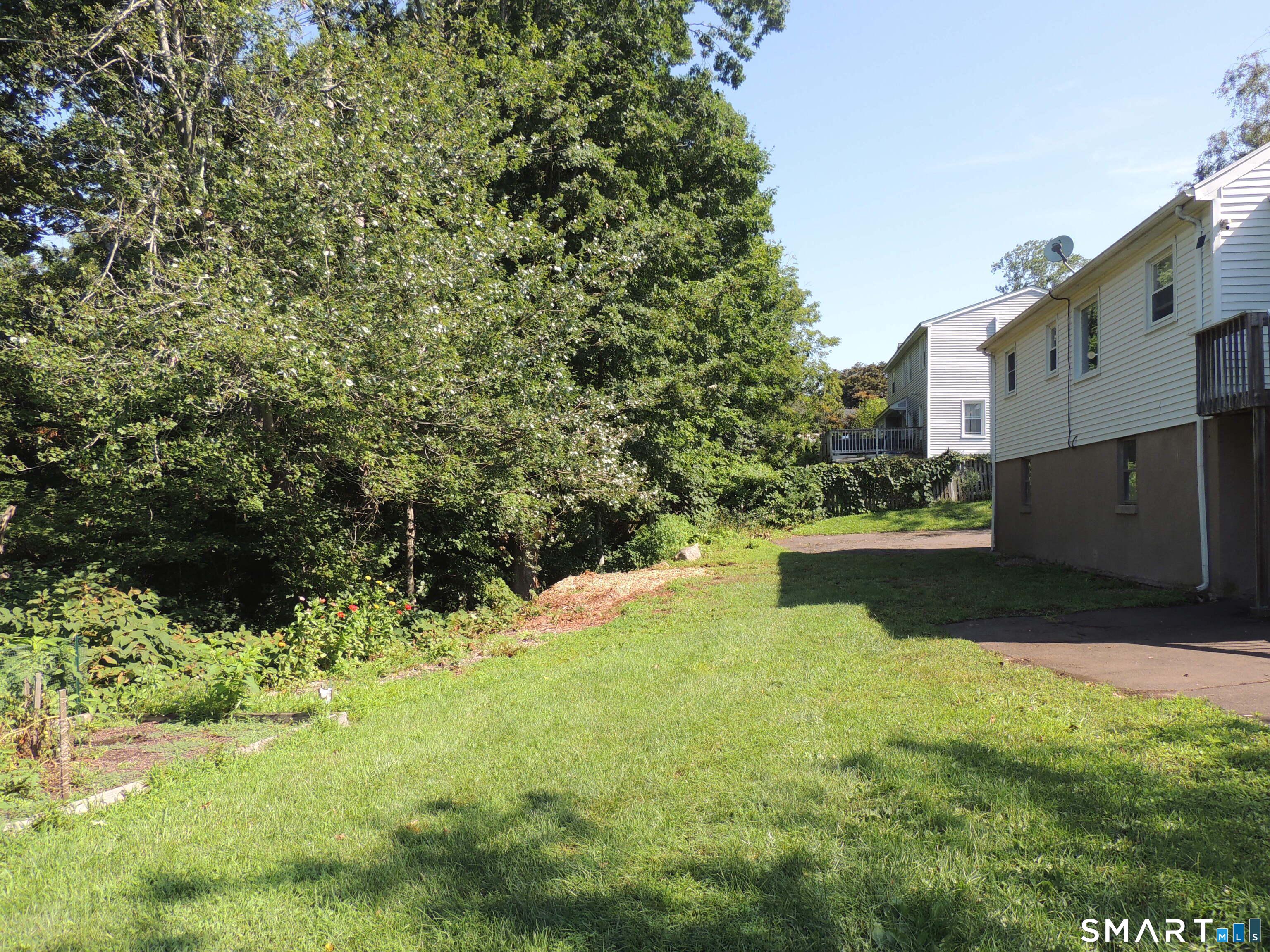 87 Hotchkiss Grove Road photo 23