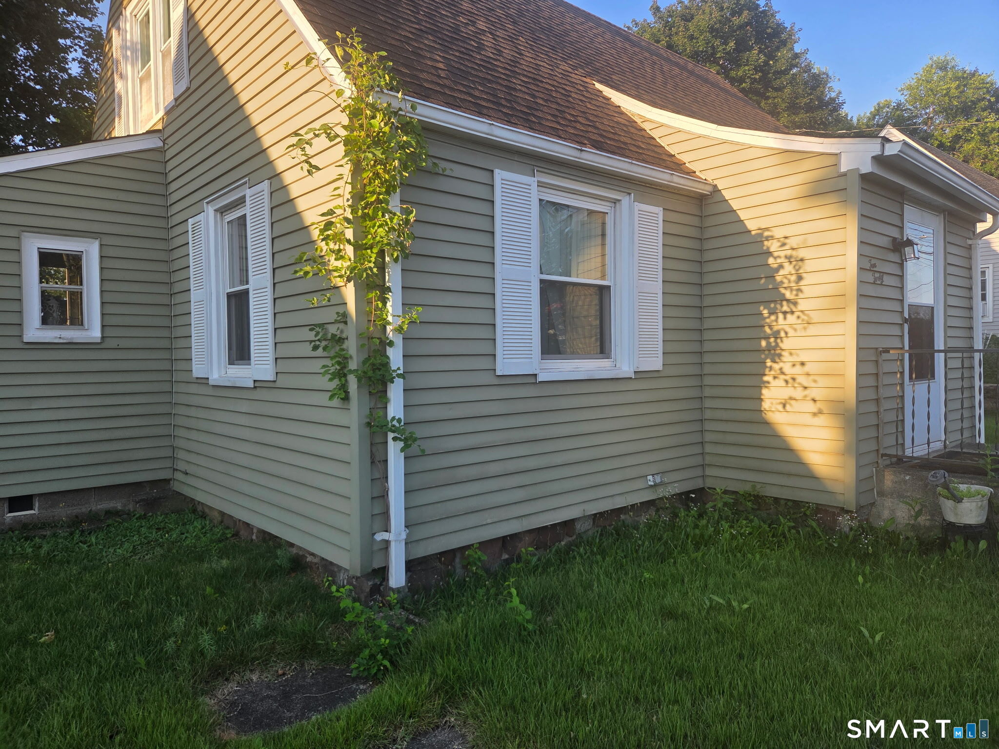 1040 Farmington Avenue photo 2