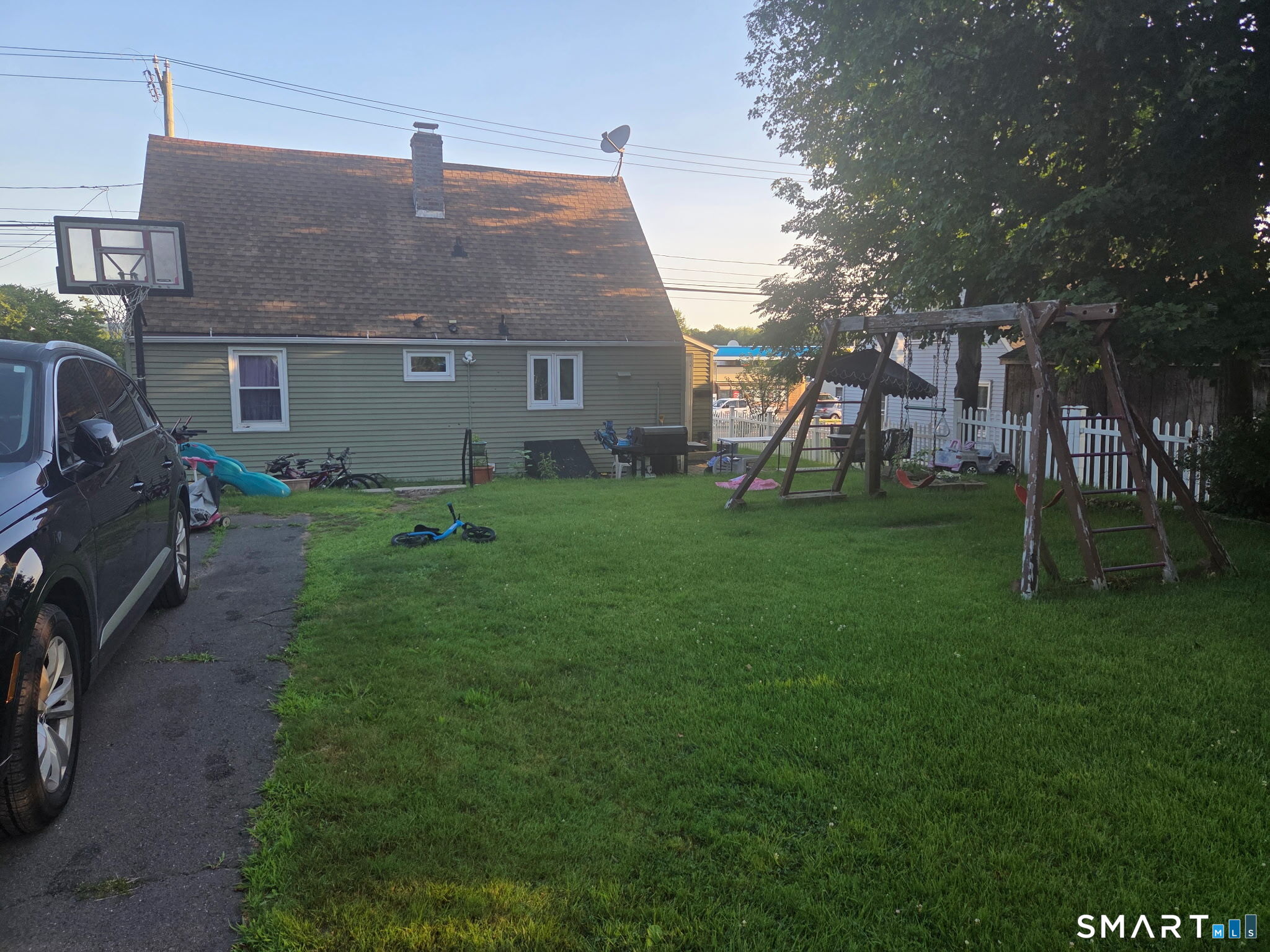 1040 Farmington Avenue photo 3