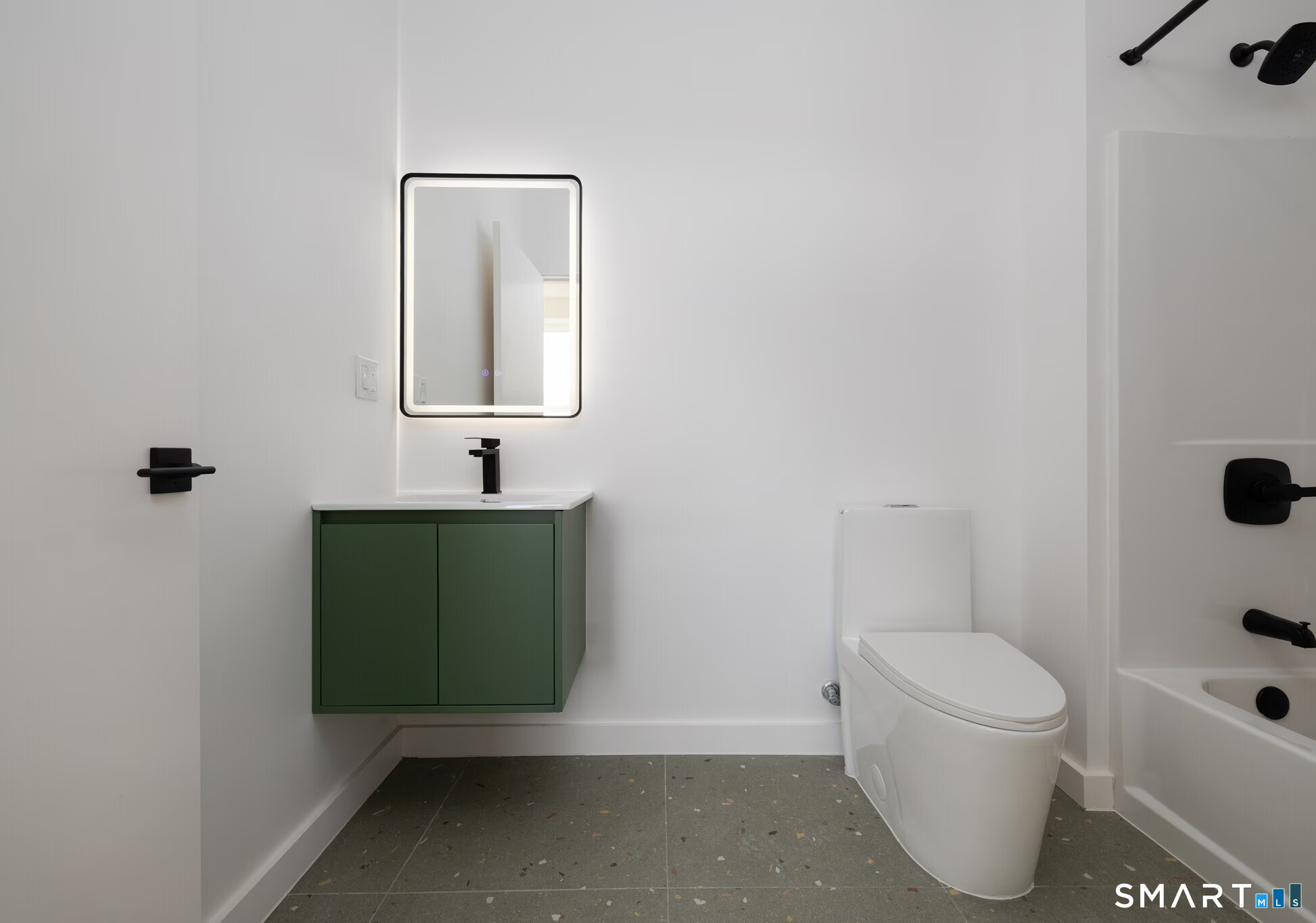 540 Bond Street photo 8