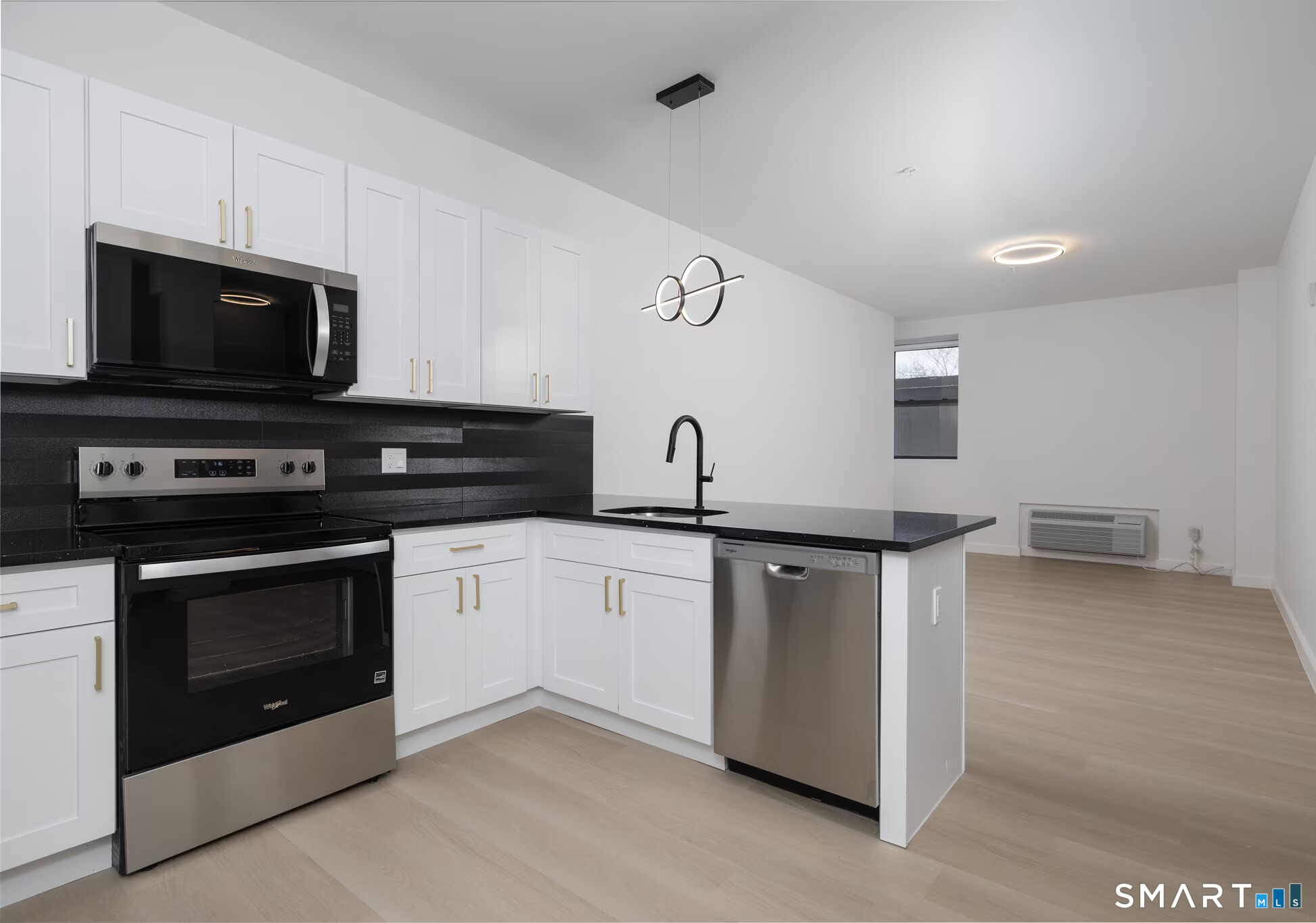 540 Bond Street photo 9