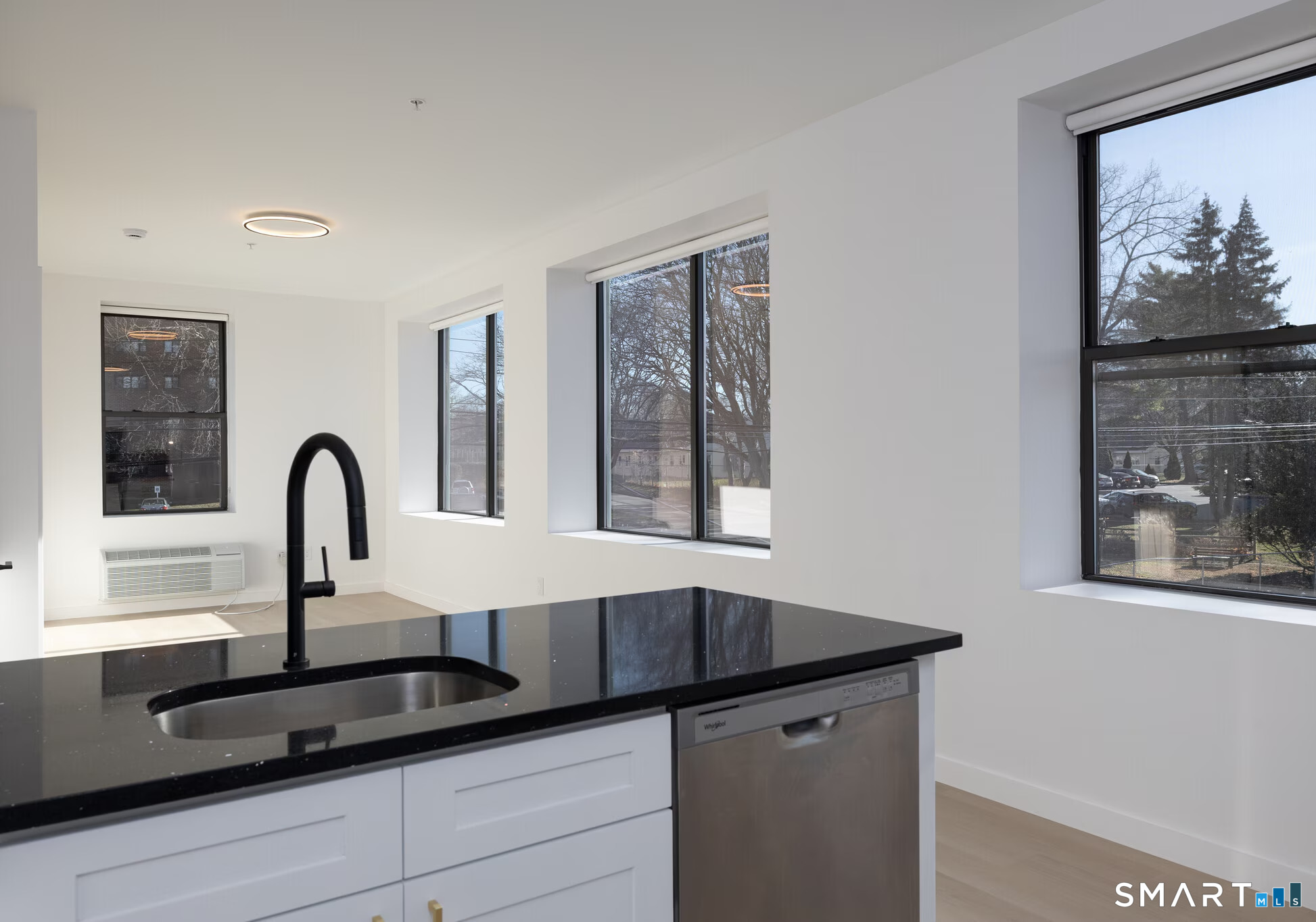 540 Bond Street photo 10