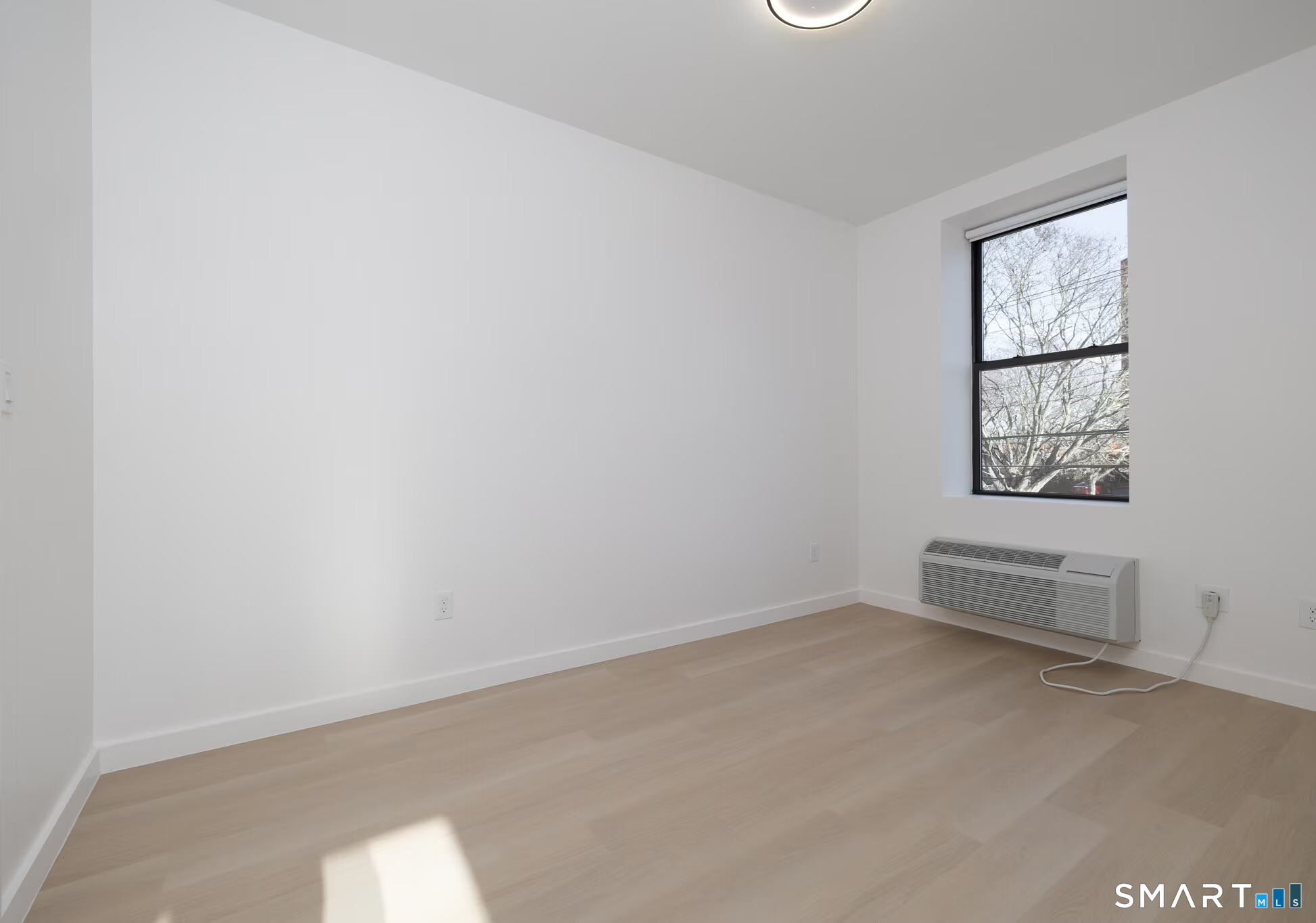 540 Bond Street photo 17