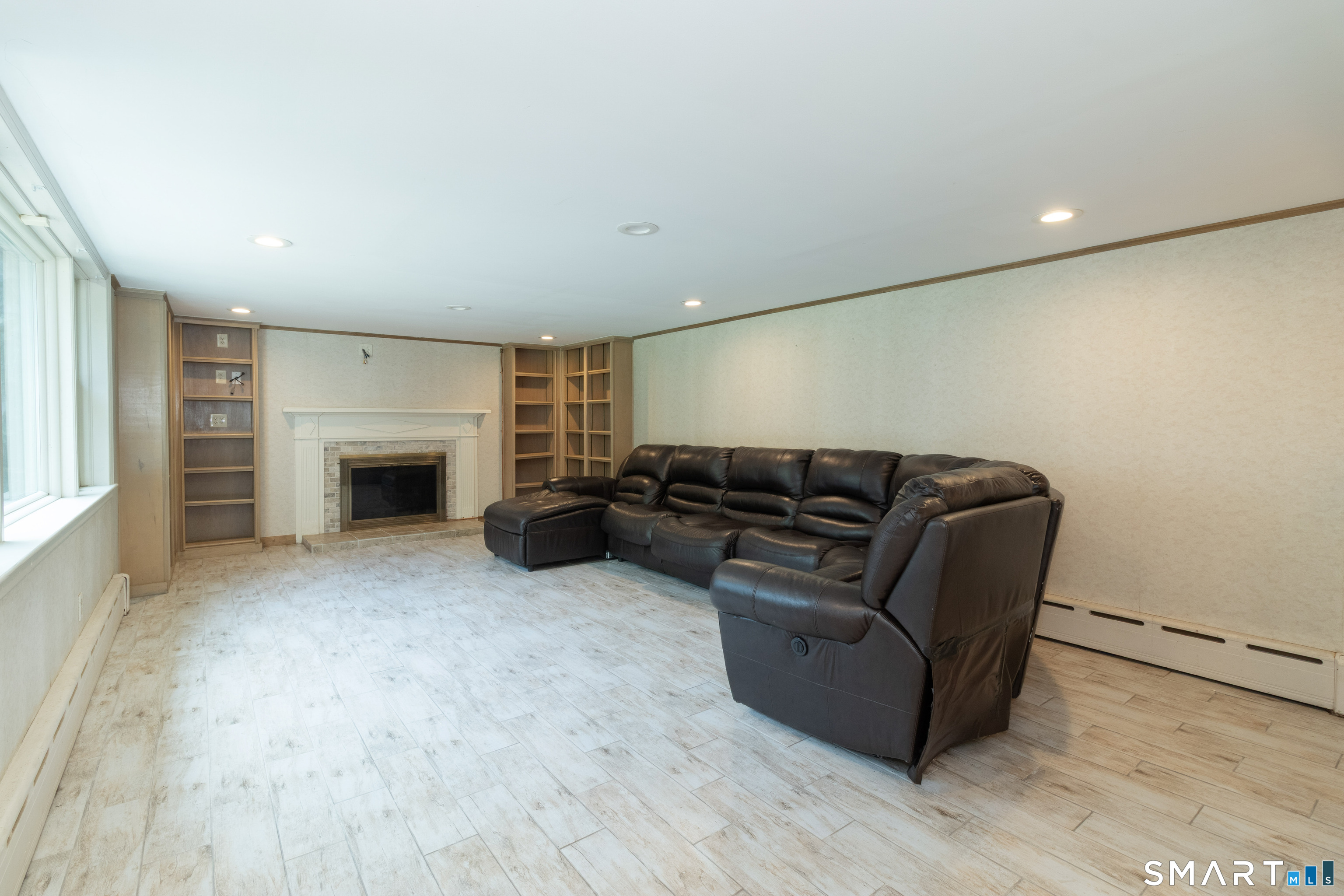 17 Whiting Farm Road photo 35