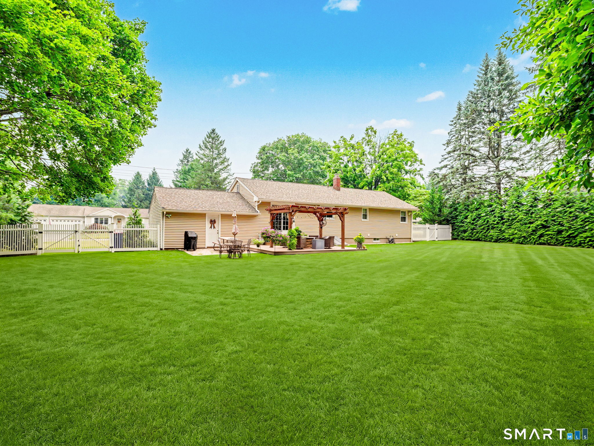 14th image of 10 Macarthur Rd, Trumbull, CT 06611 | MLS# 24198605
