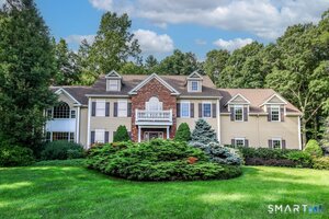 4 Mia Bella, New Milford