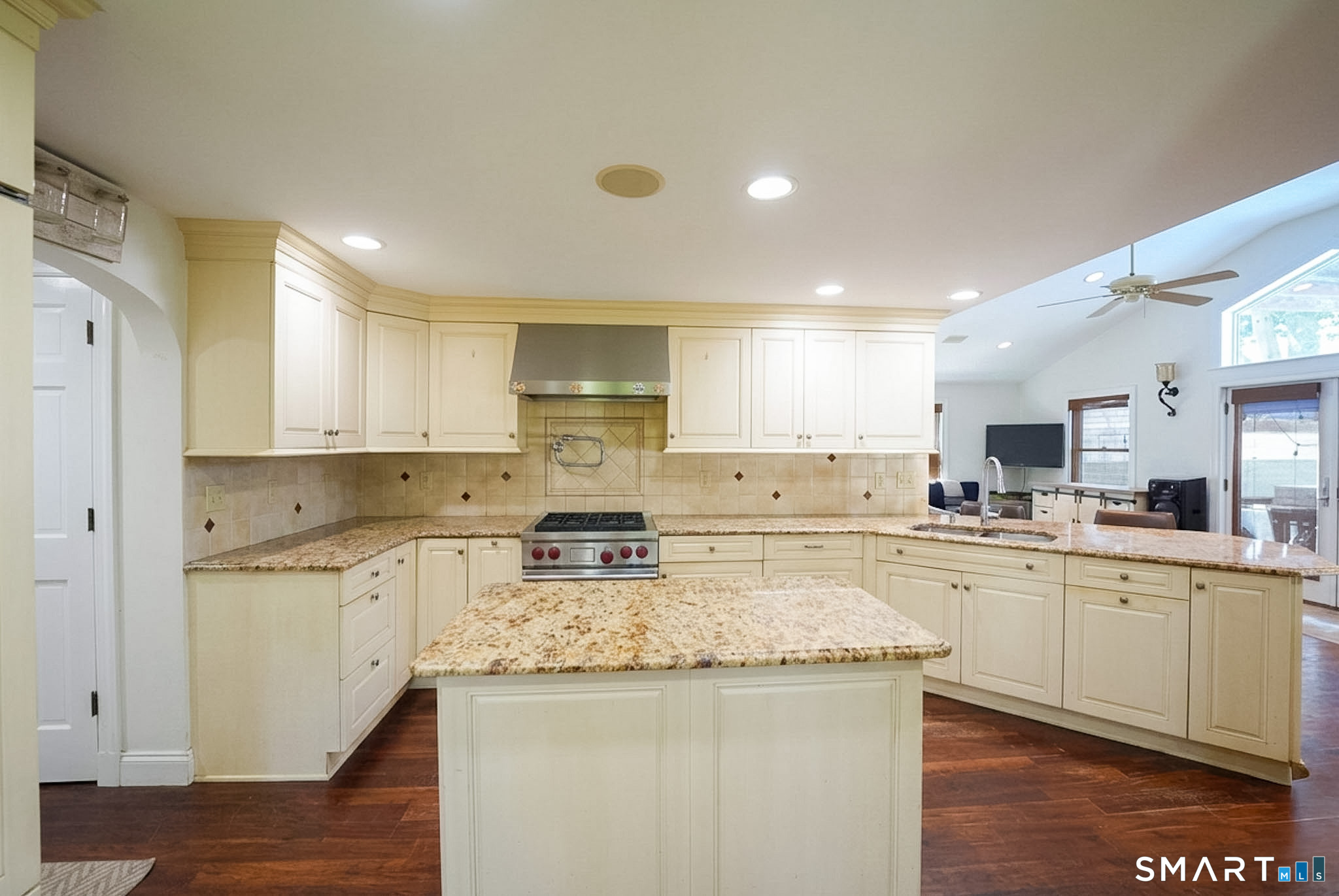 7 Hadik Parkway photo 8