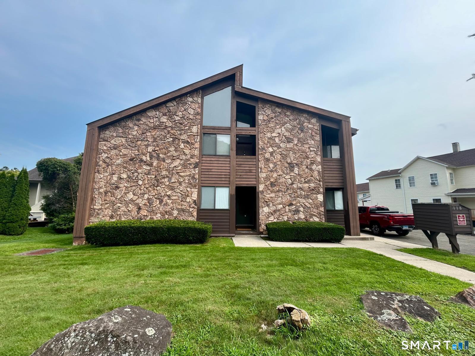 118 Osborne Street Unit #2B
