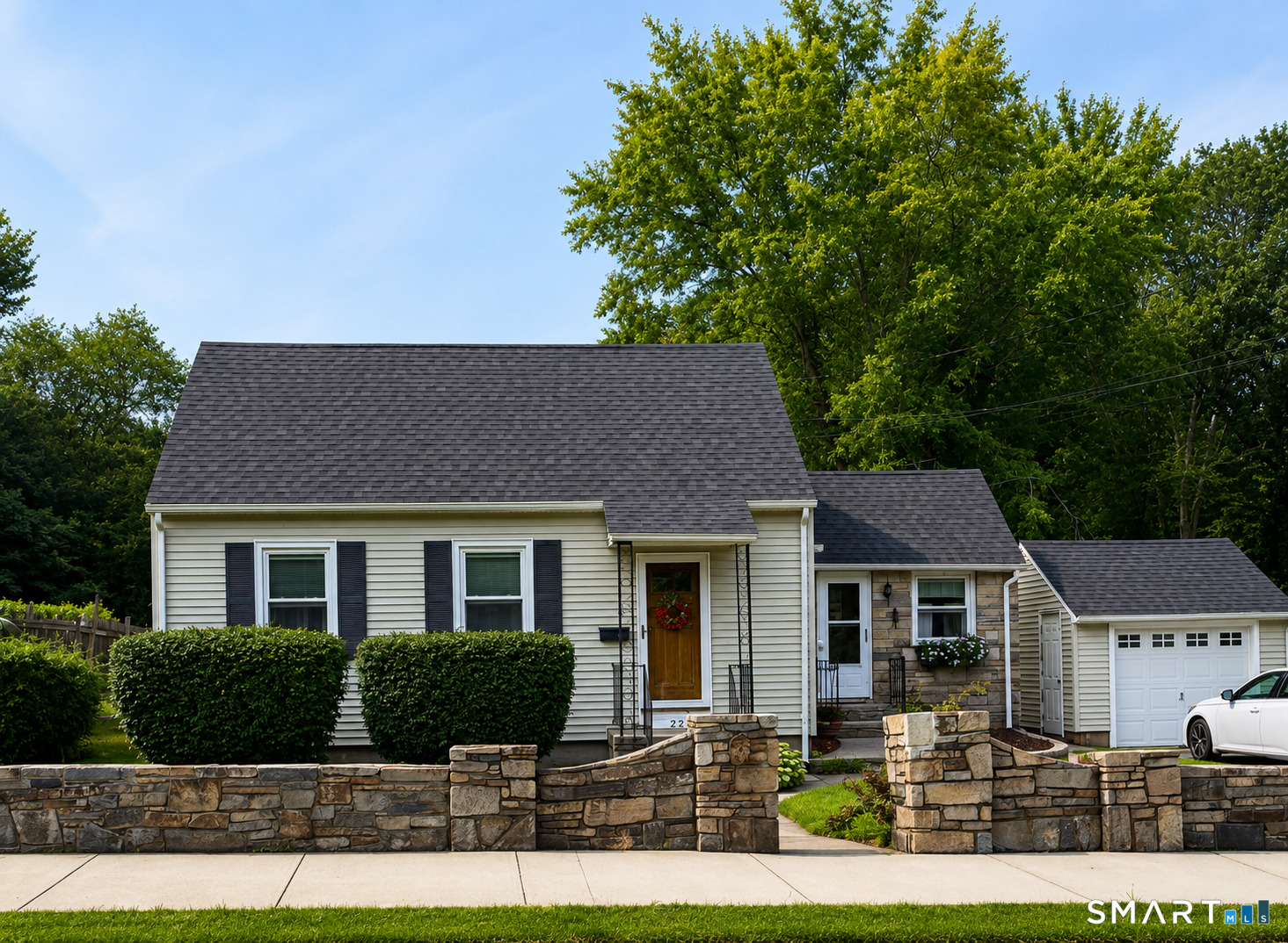 222 Dunham Street photo 2