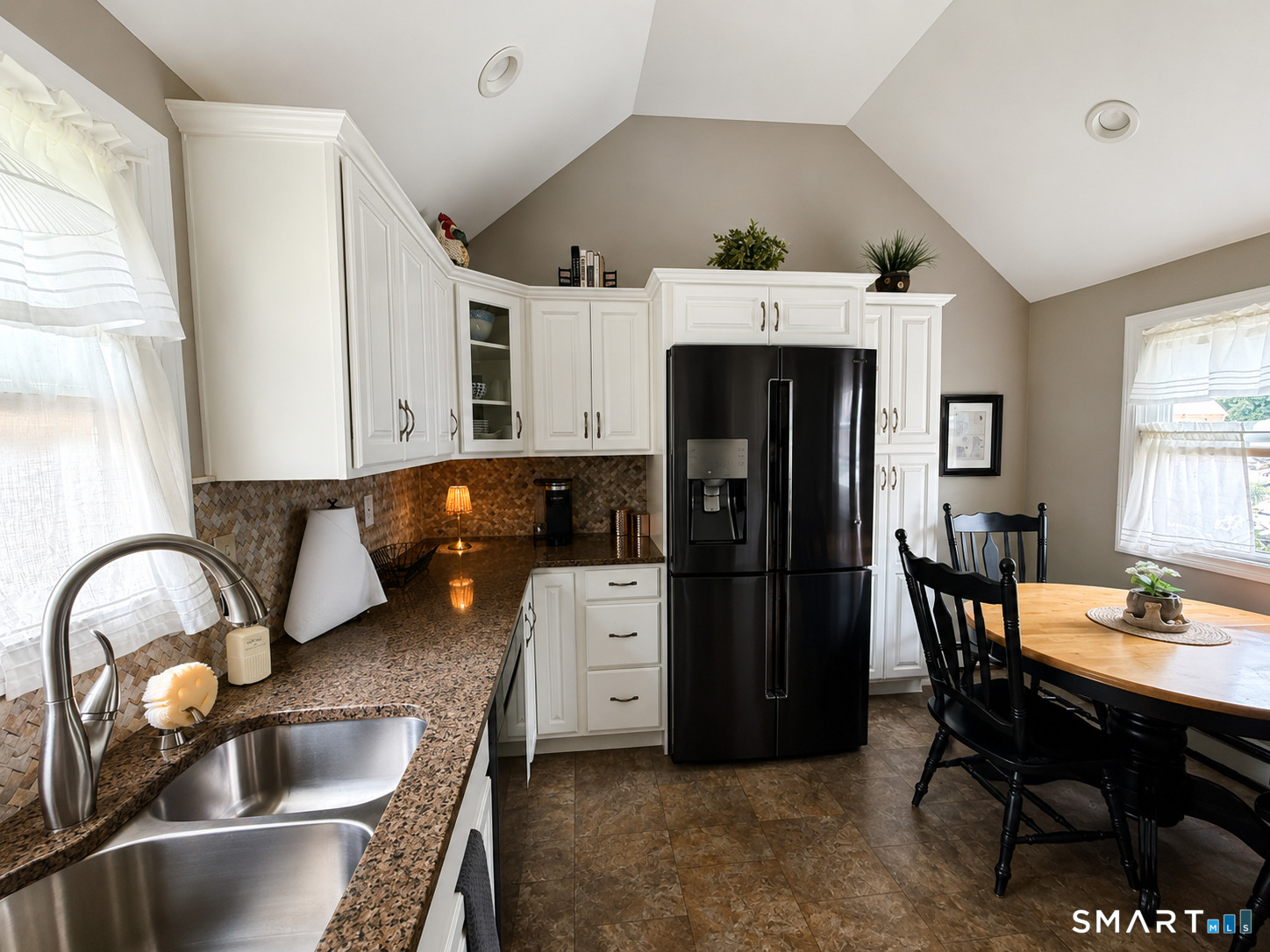 222 Dunham Street photo 6