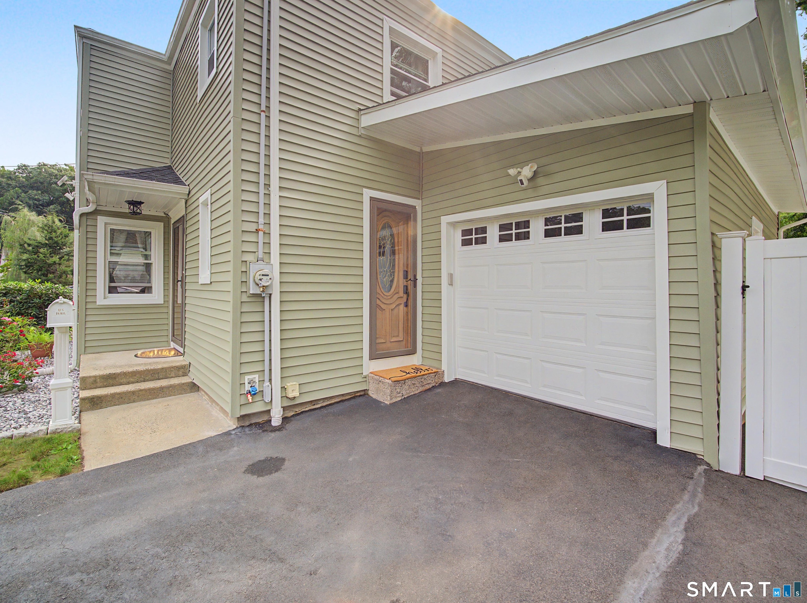 3rd image of 80 Lakeview Ter, New Haven, CT 06515 | MLS# 24198654