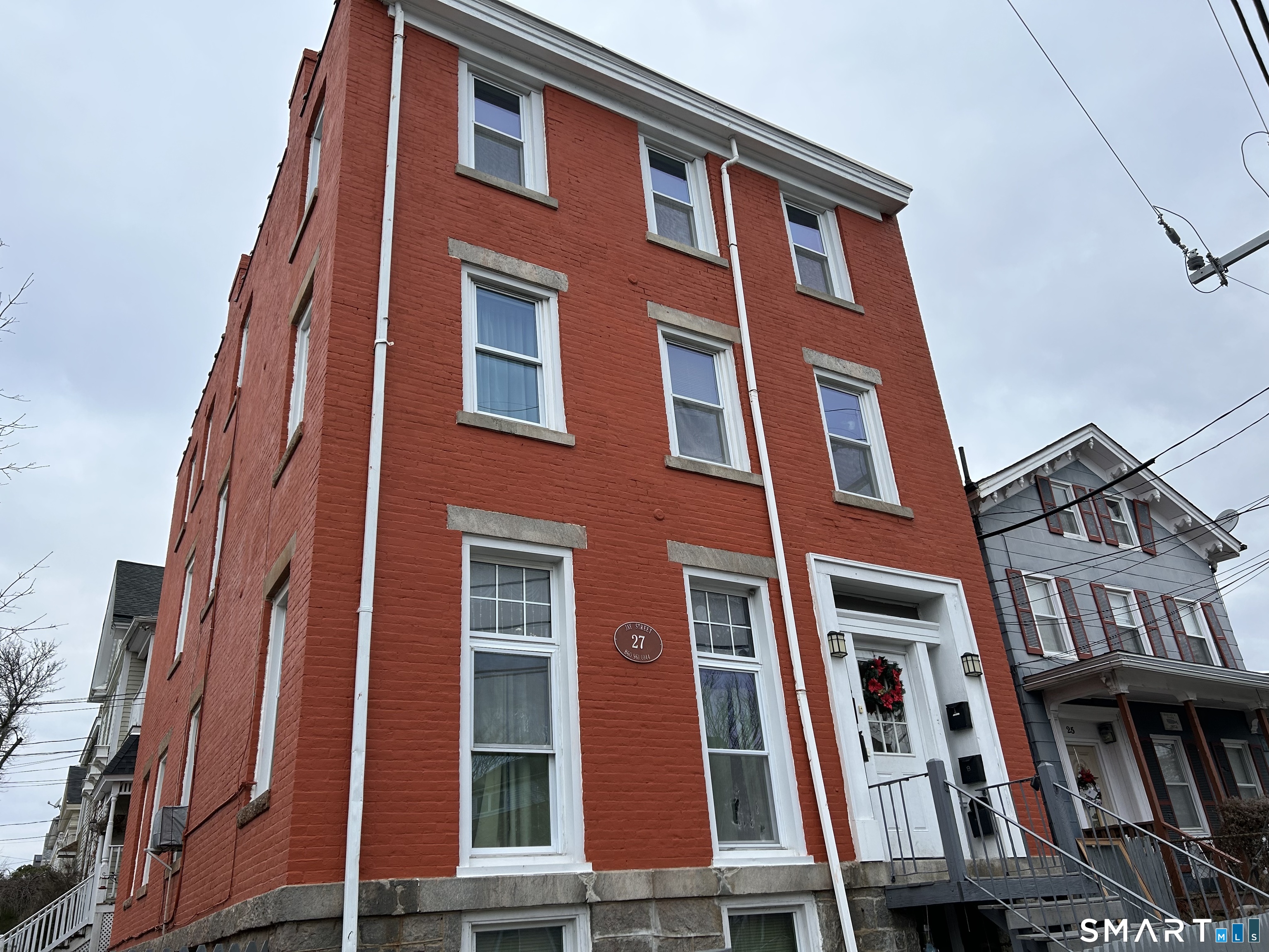 27 Jay Street, #B, New London, CT 06320