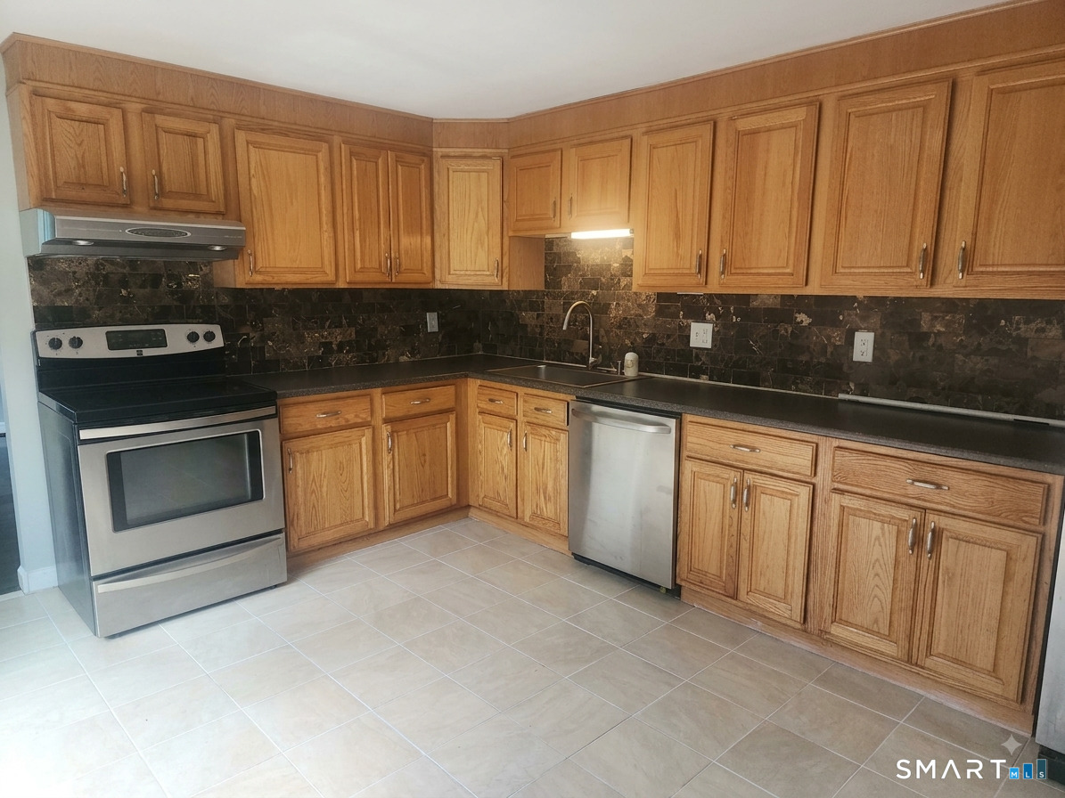411 Griffin Road photo 5