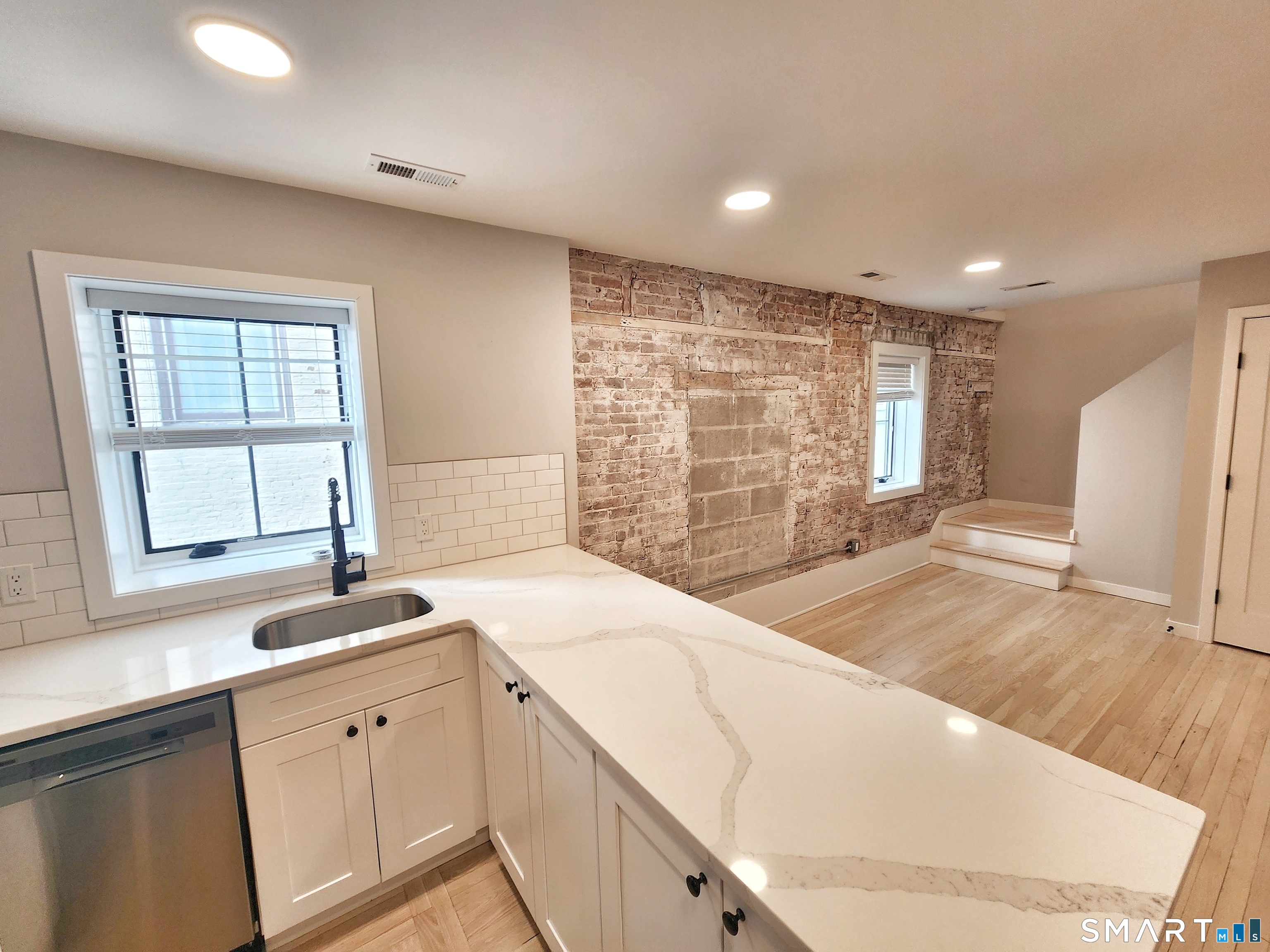 7 Wall Street  Unit #4 photo 2