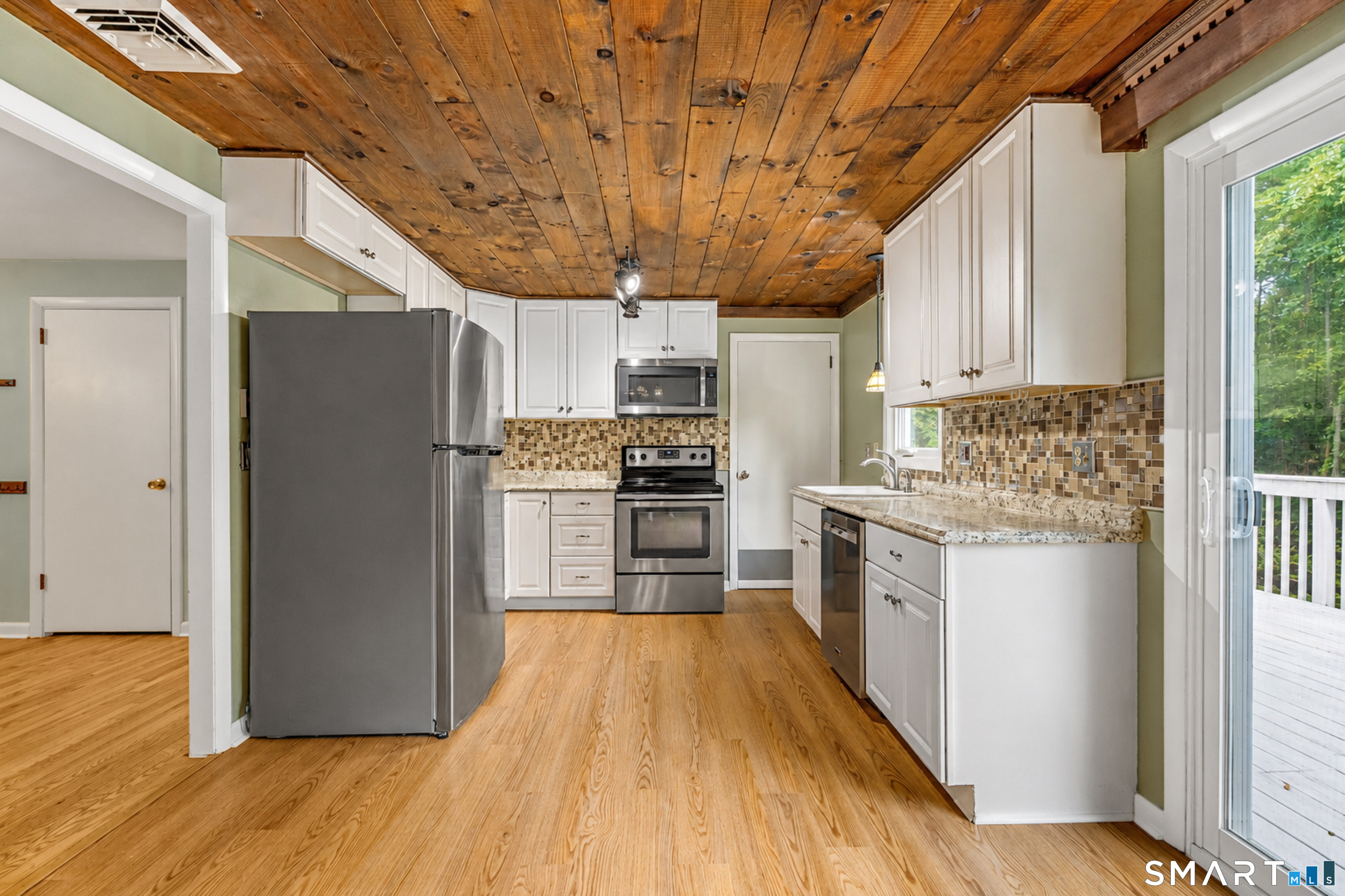 165 Colchester Avenue photo 7