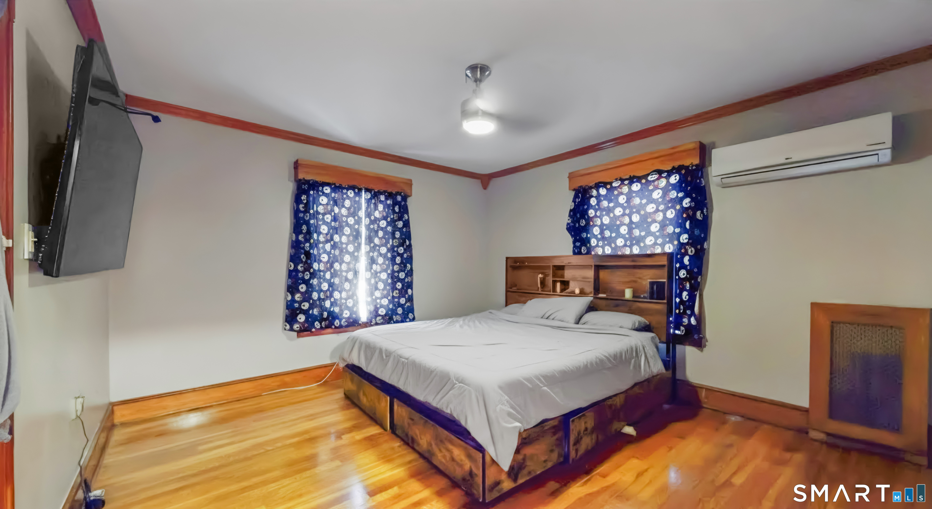 54 Pleasant Street photo 19