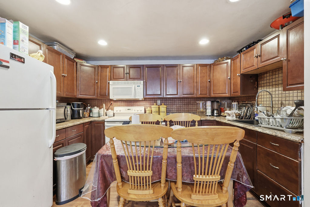 639 Arch Street photo 17