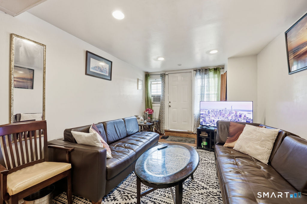 639 Arch Street photo 18