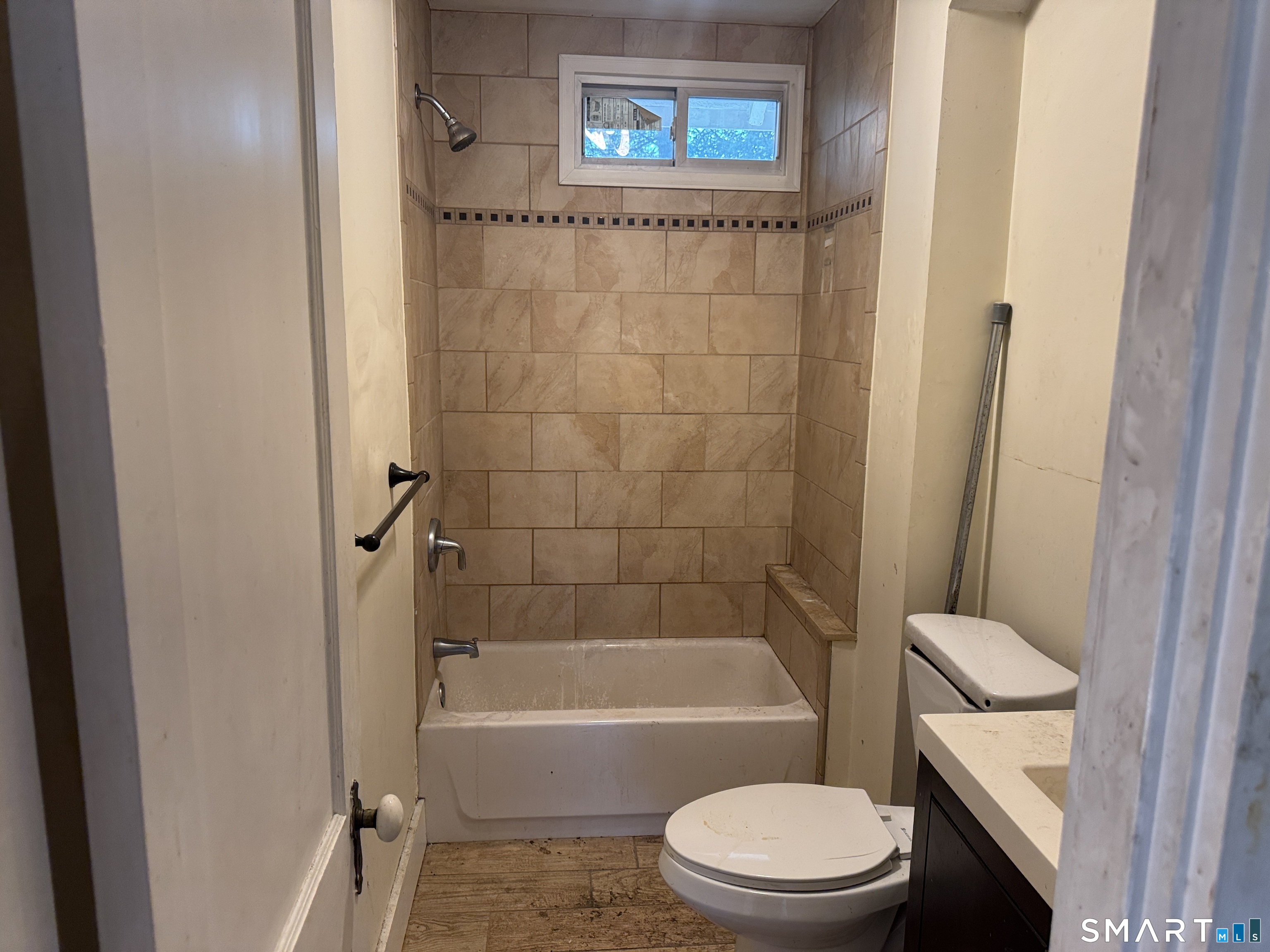 829 Racebrook Road photo 10
