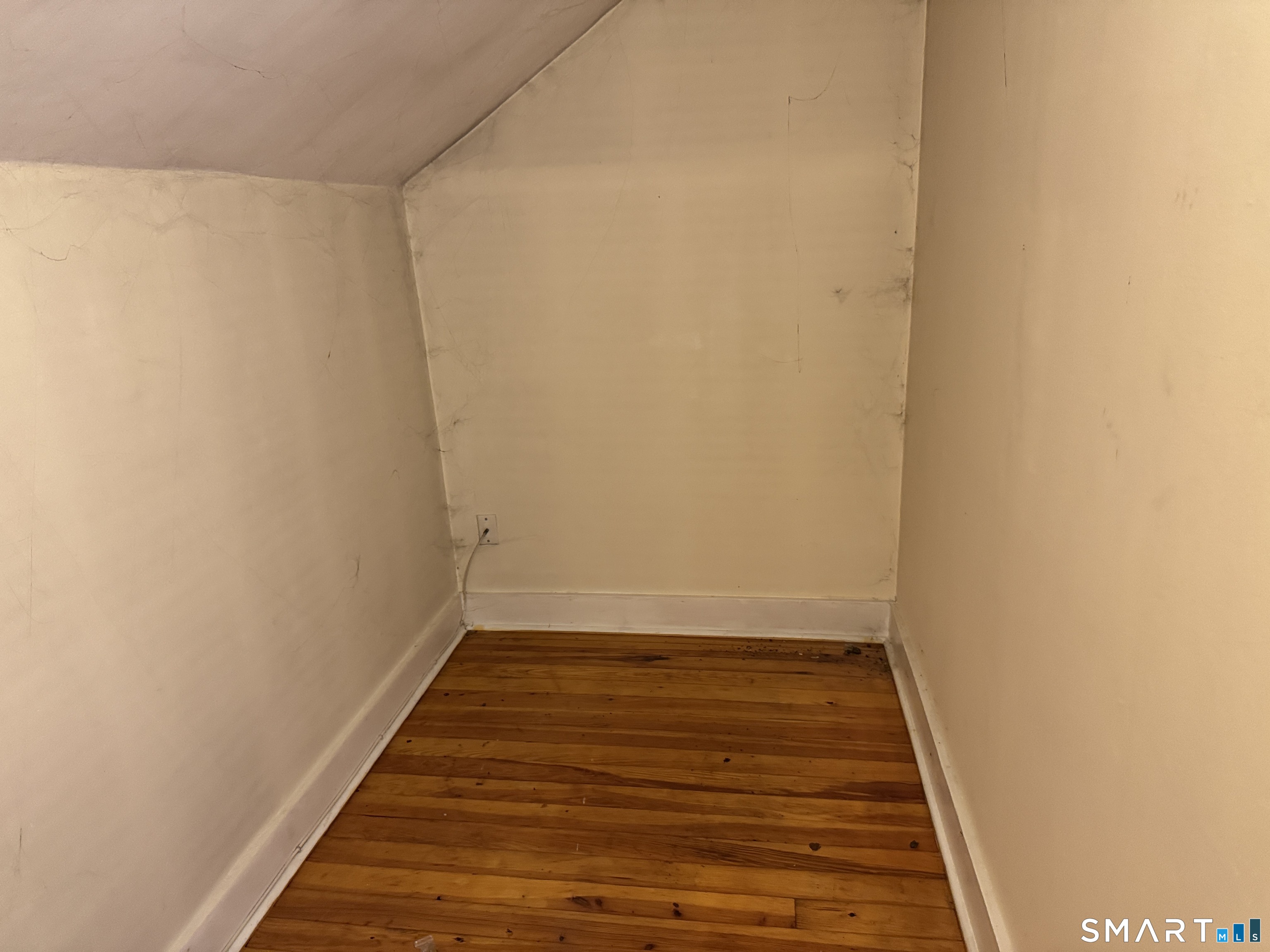 829 Racebrook Road photo 15