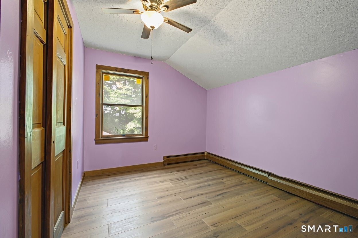 4 Railroad Avenue photo 13