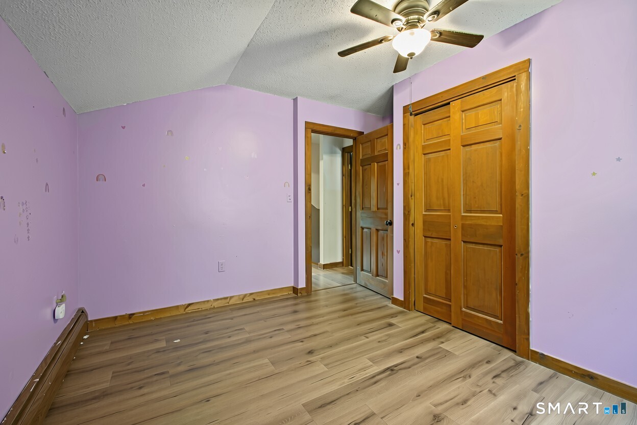 4 Railroad Avenue photo 17