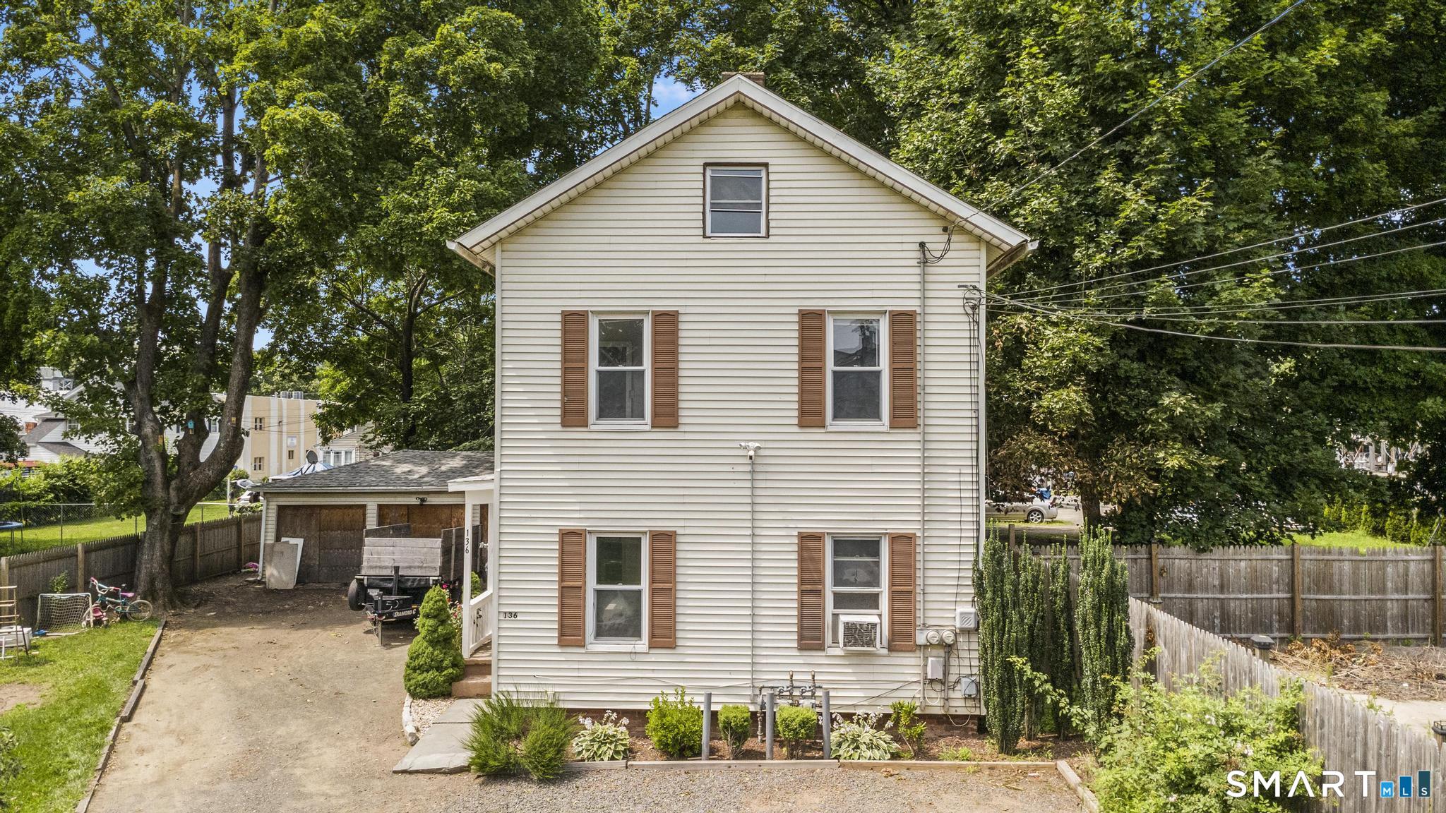 136 Franklin Street photo 6