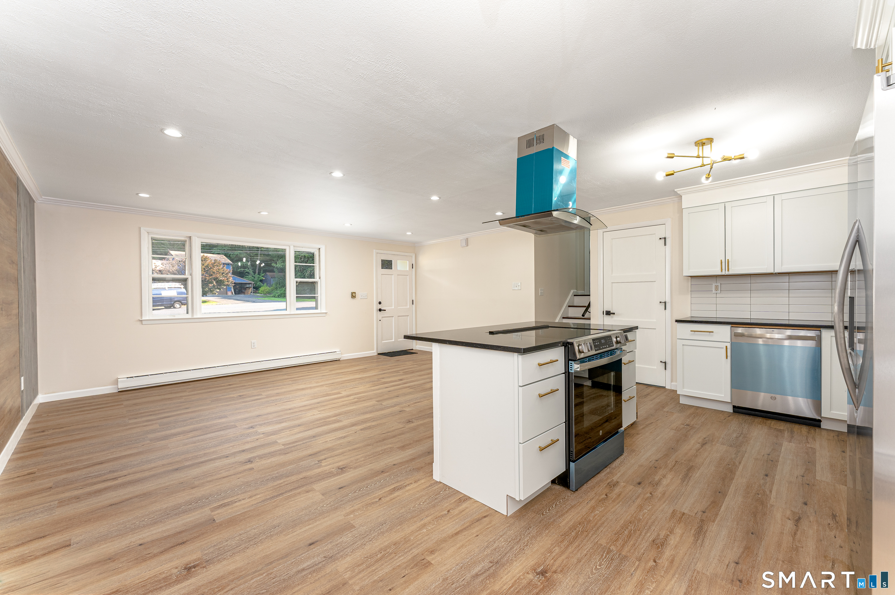 48 Manor Lane photo 12