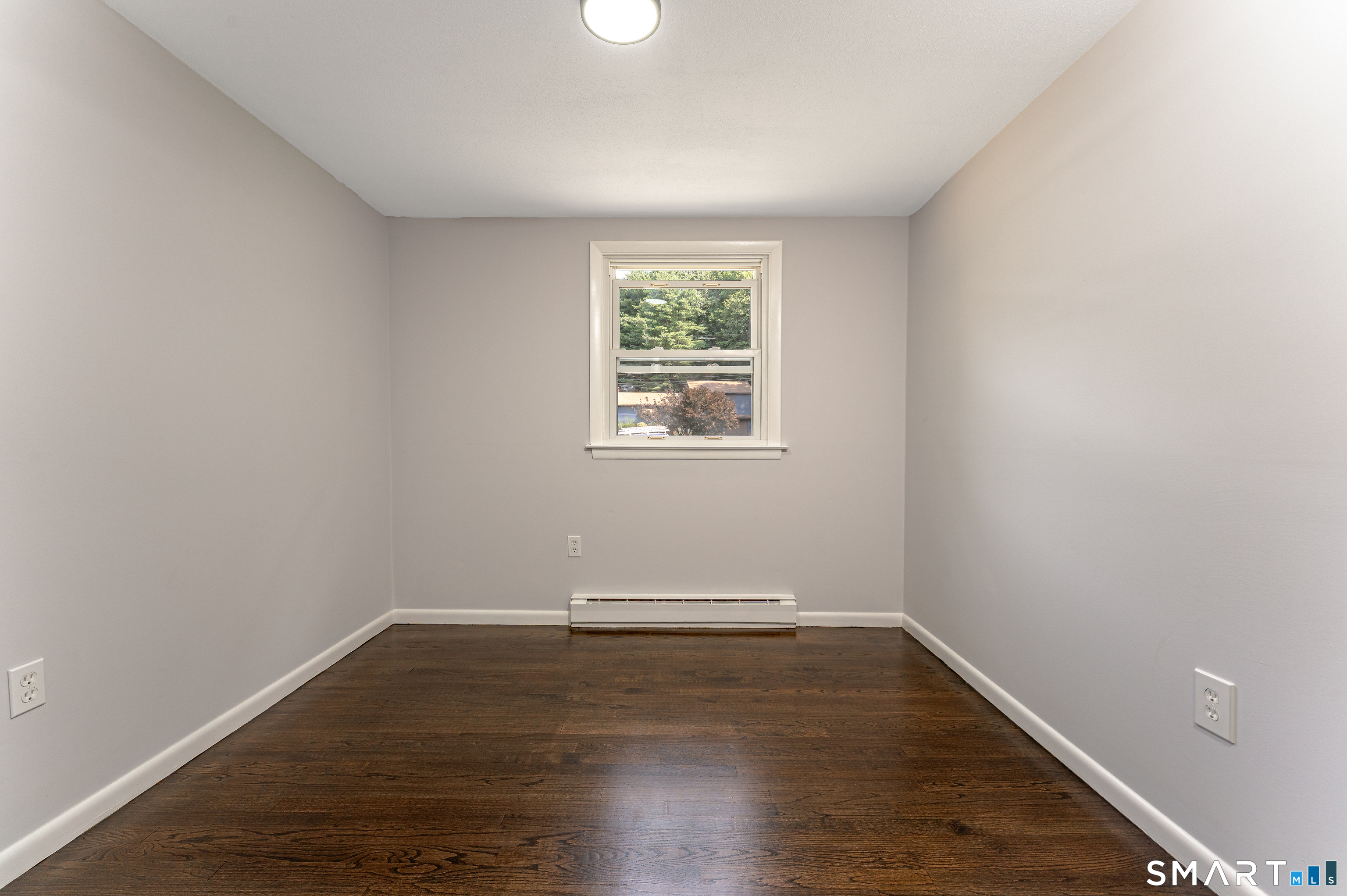 48 Manor Lane photo 16