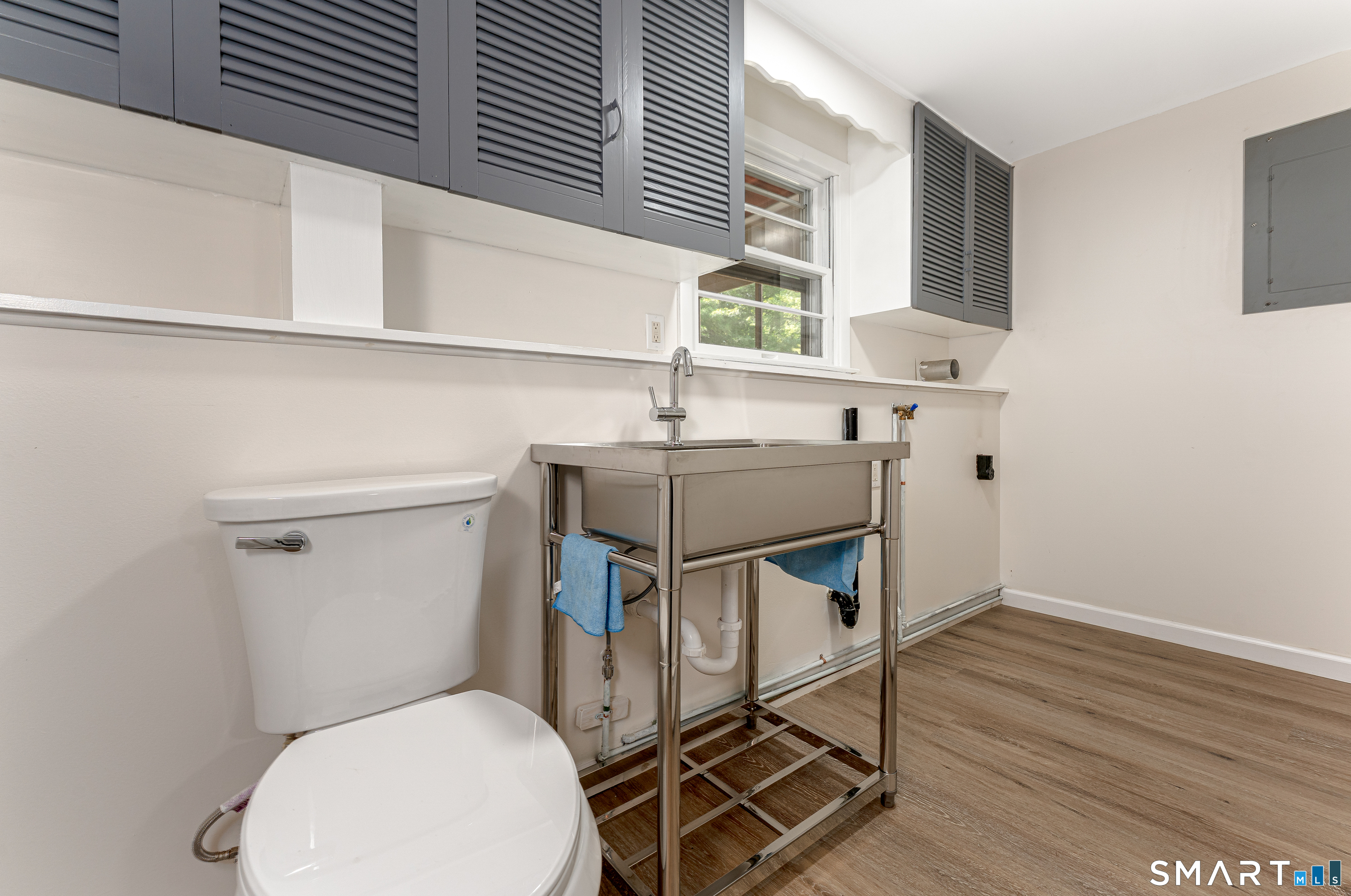 48 Manor Lane photo 23