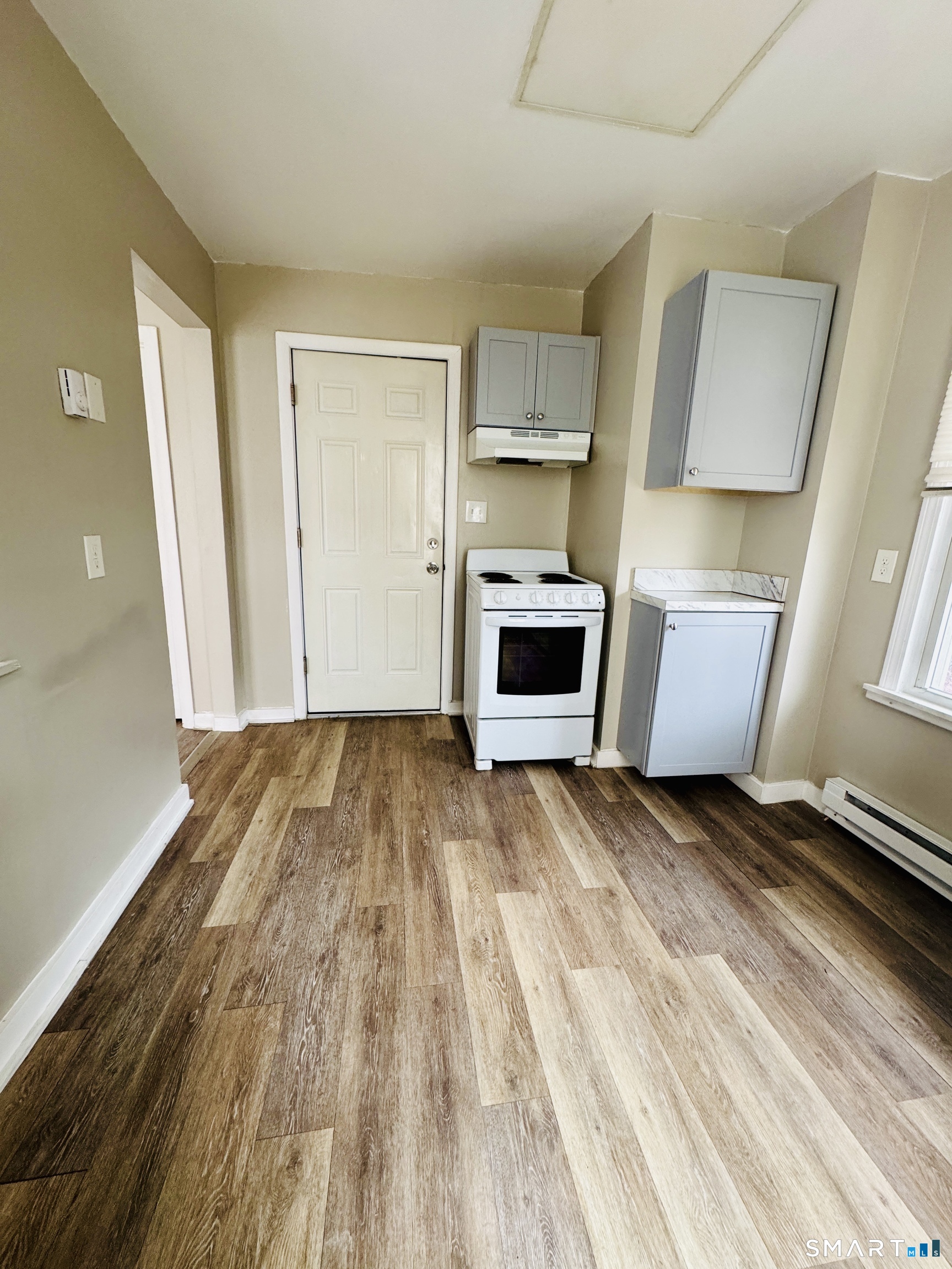 124 Meriden Road photo 3