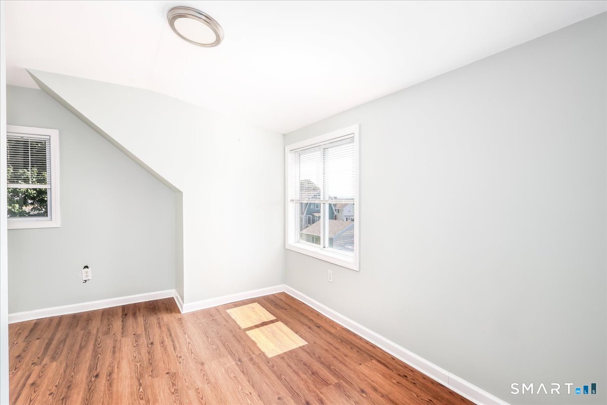 105 Grove Place photo 16