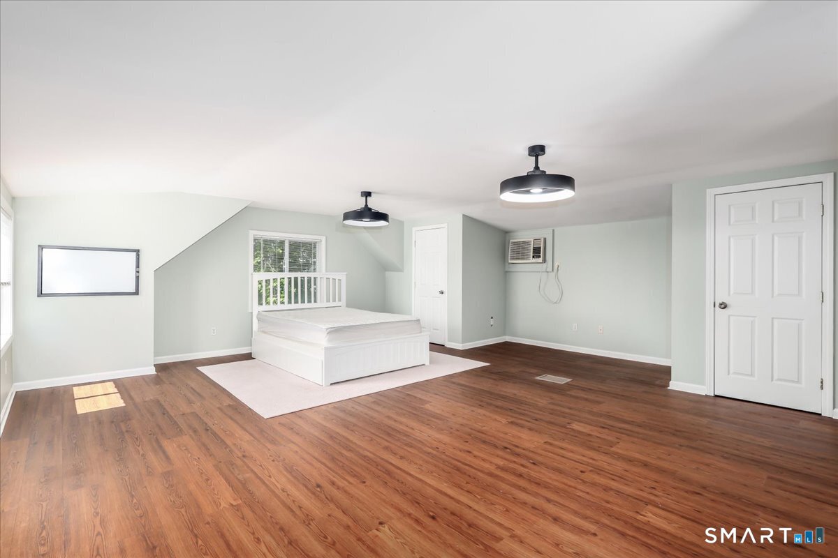 105 Grove Place photo 18