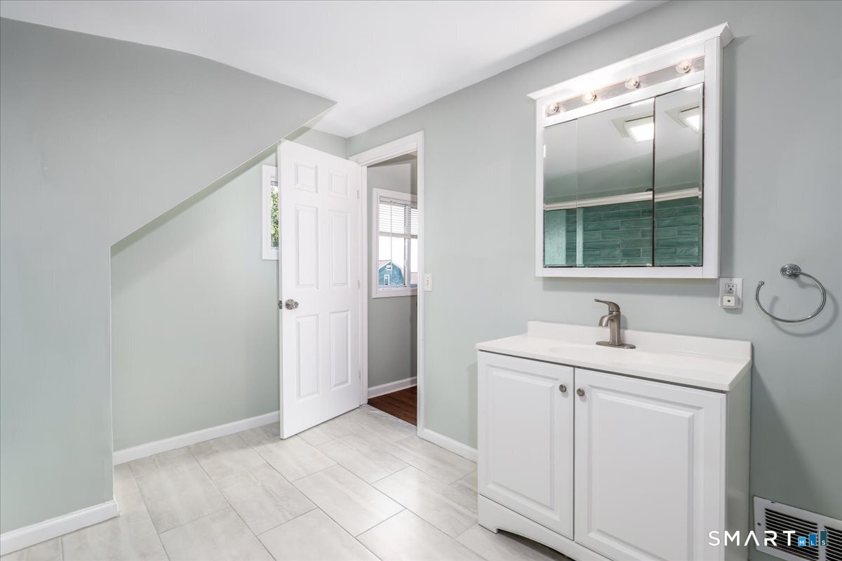 105 Grove Place photo 21