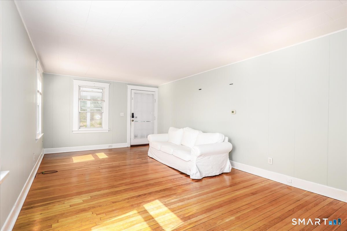 105 Grove Place photo 11