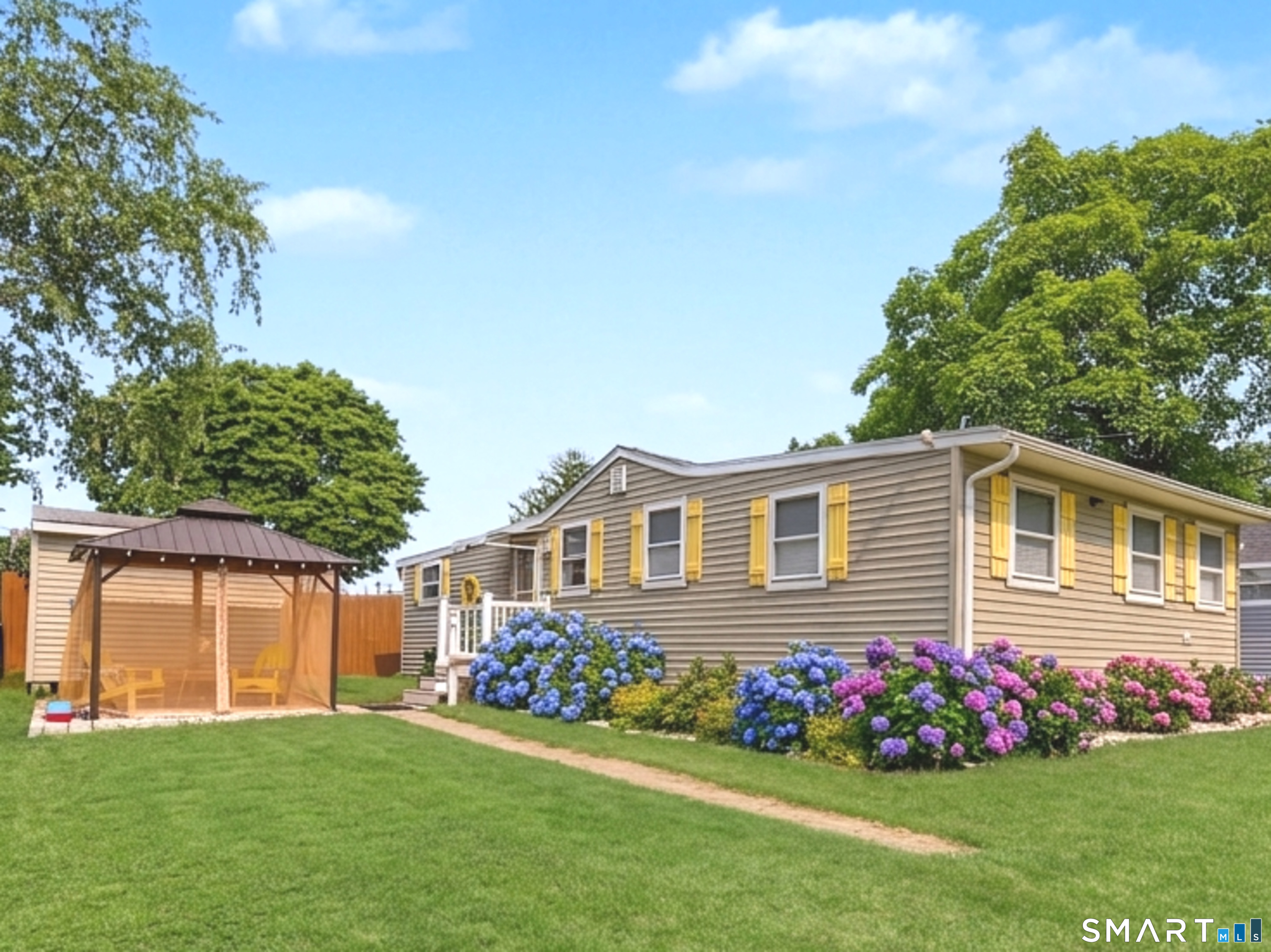 Photo 2 of Single family home for sale at 40 East St, Madison, CT 06443 | MLS# 24197701 | Listing updated on 2026-08-22