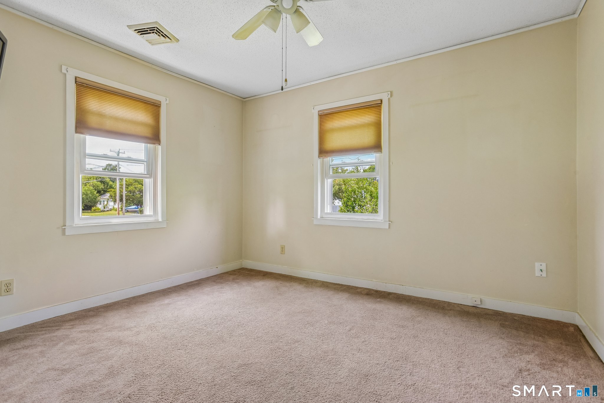 210 Midway Oval photo 9