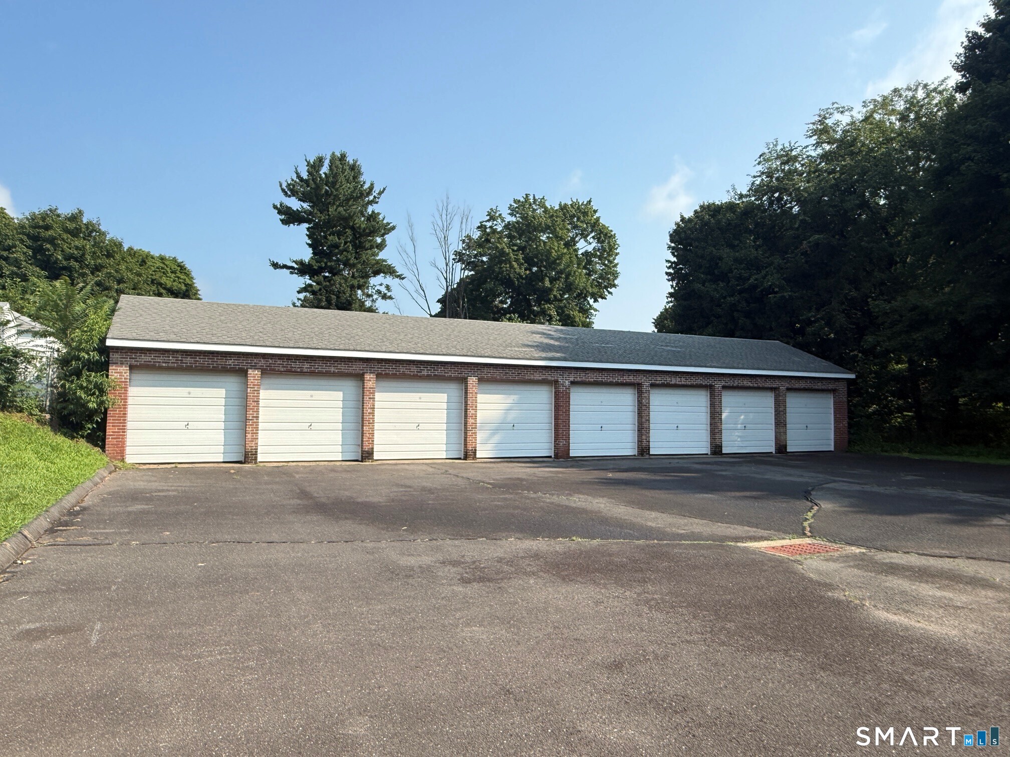 551 Stanley Street photo 2