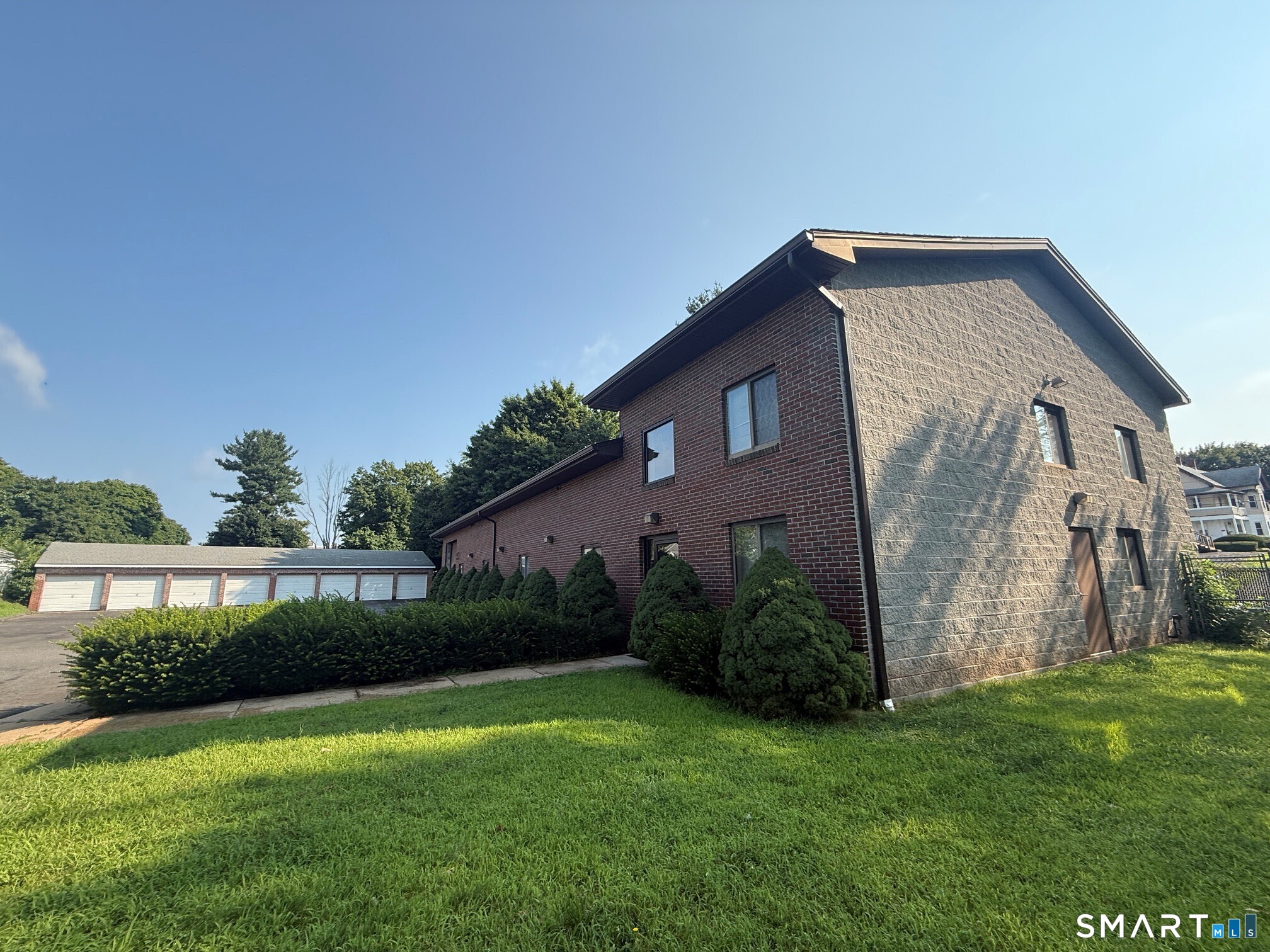 551 Stanley Street photo 4