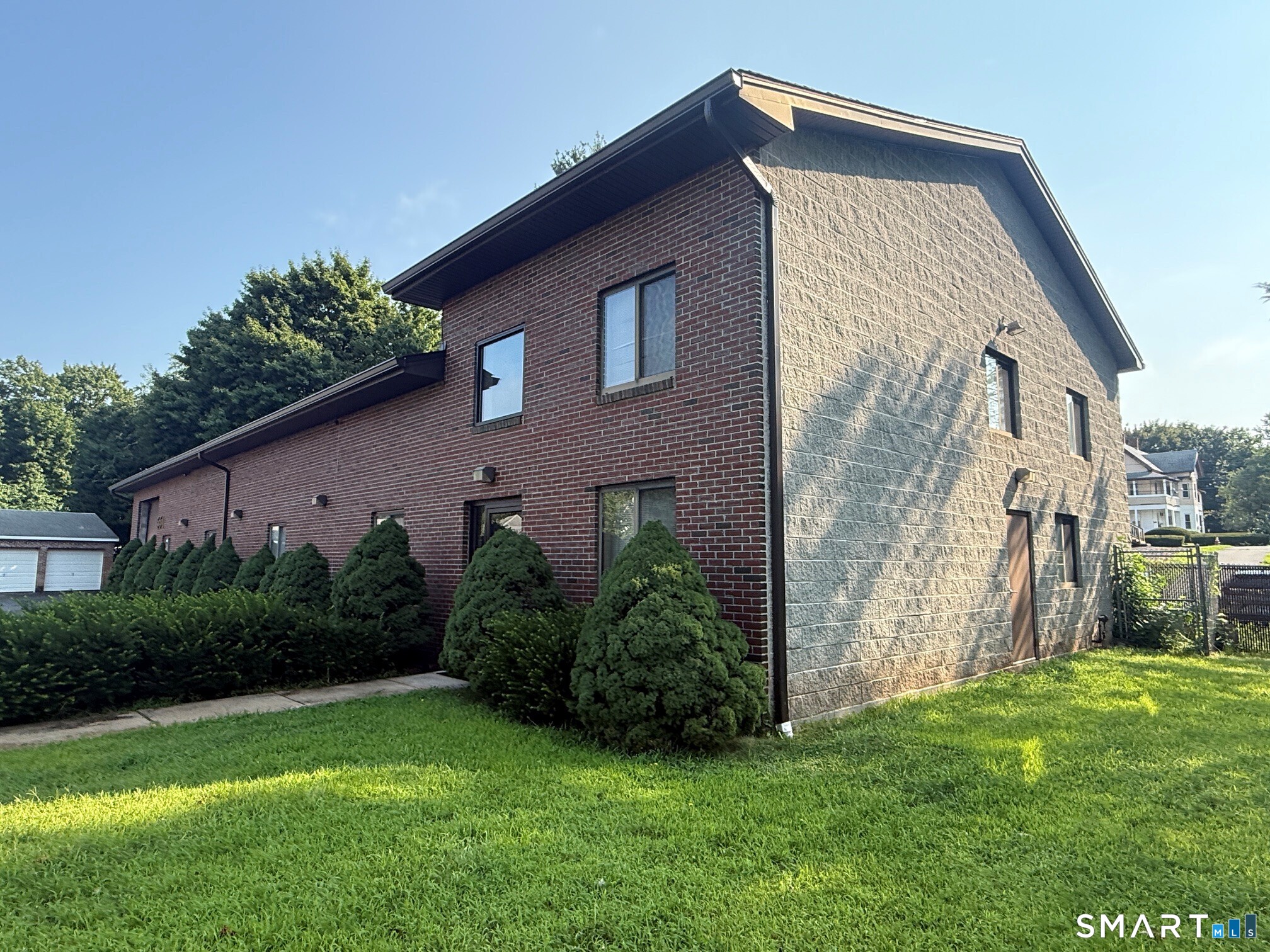 551 Stanley Street photo 5