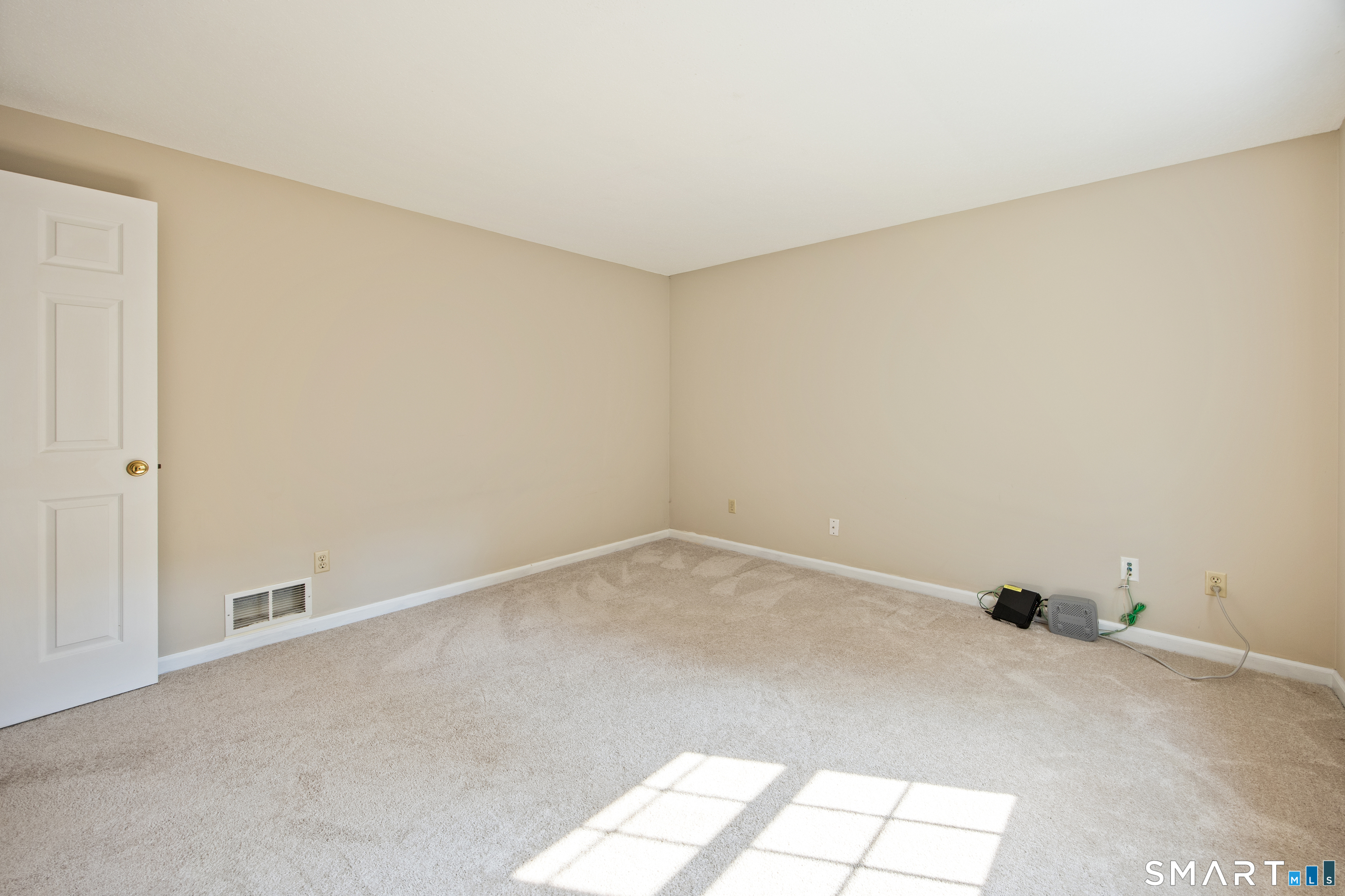 75 Meadow Brook Place photo 27