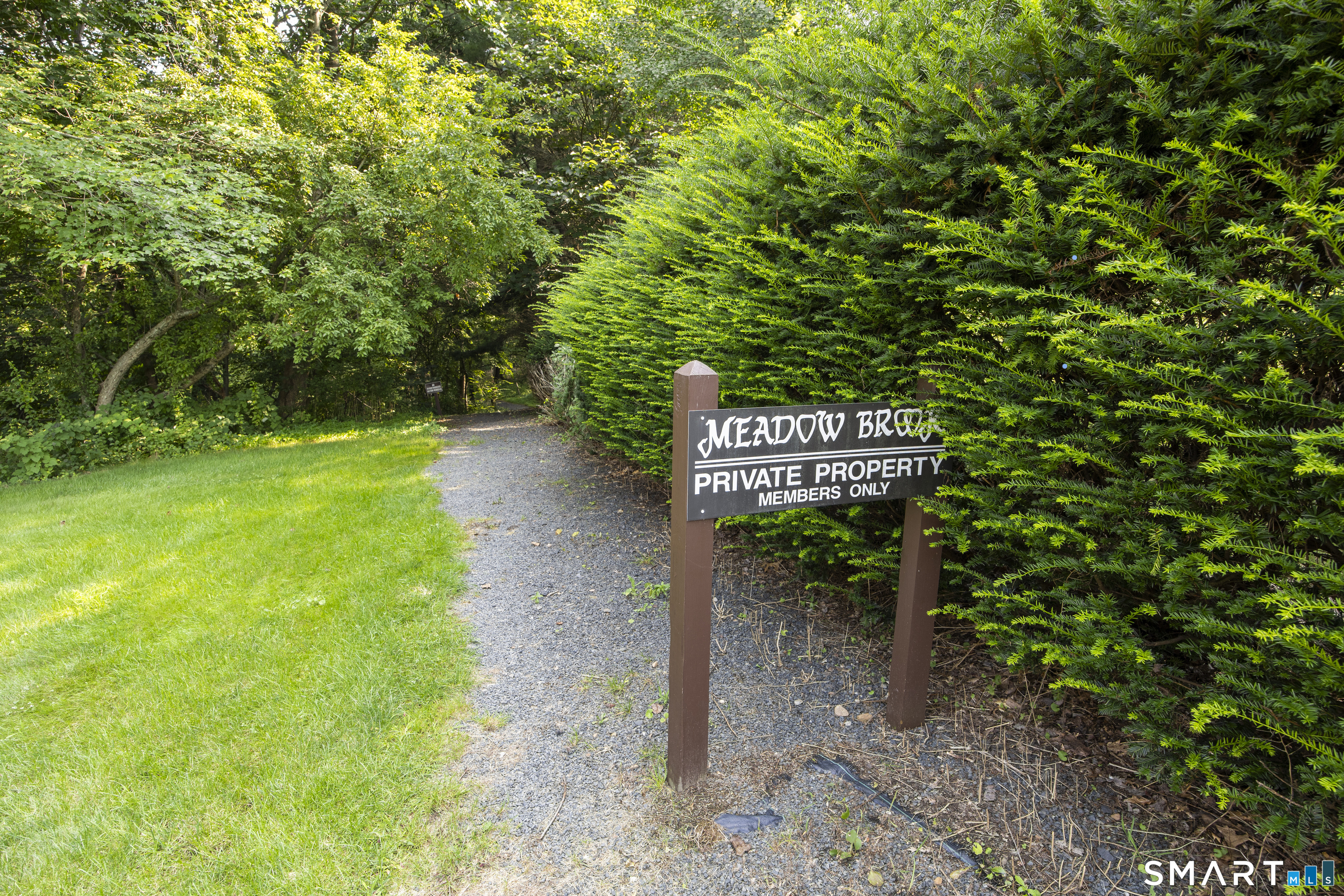 75 Meadow Brook Place photo 39