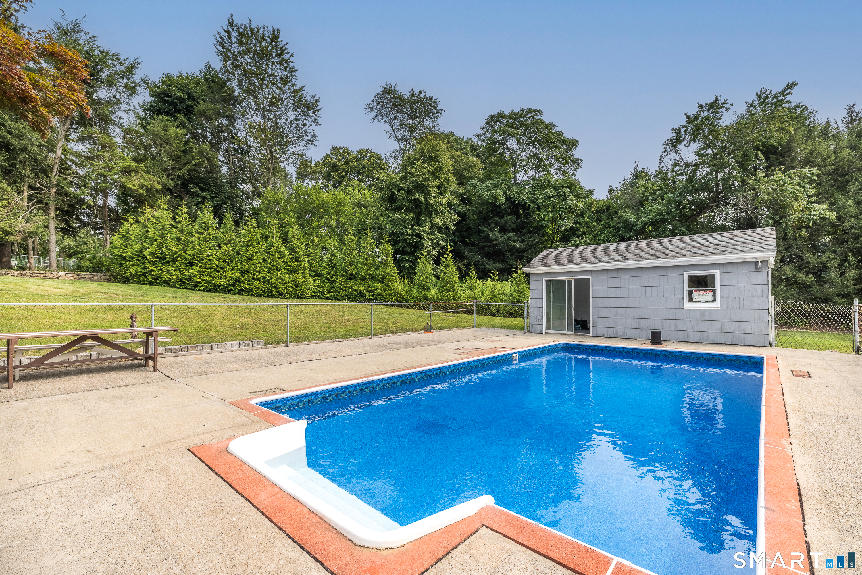 18 Buckingham Road photo 29