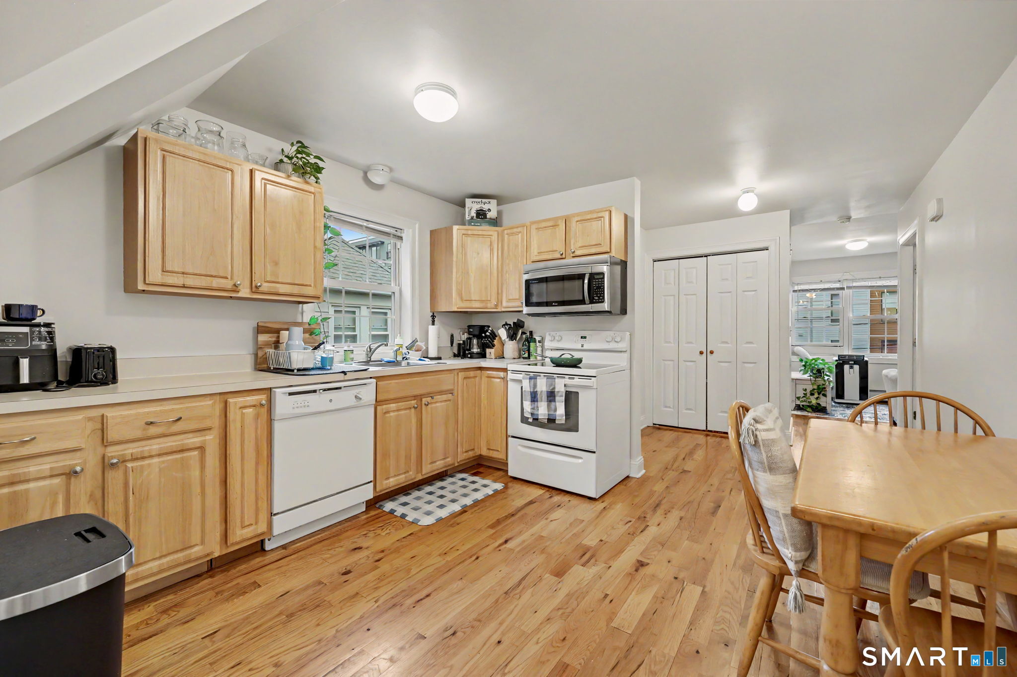 863-865 Brewster Street photo 31