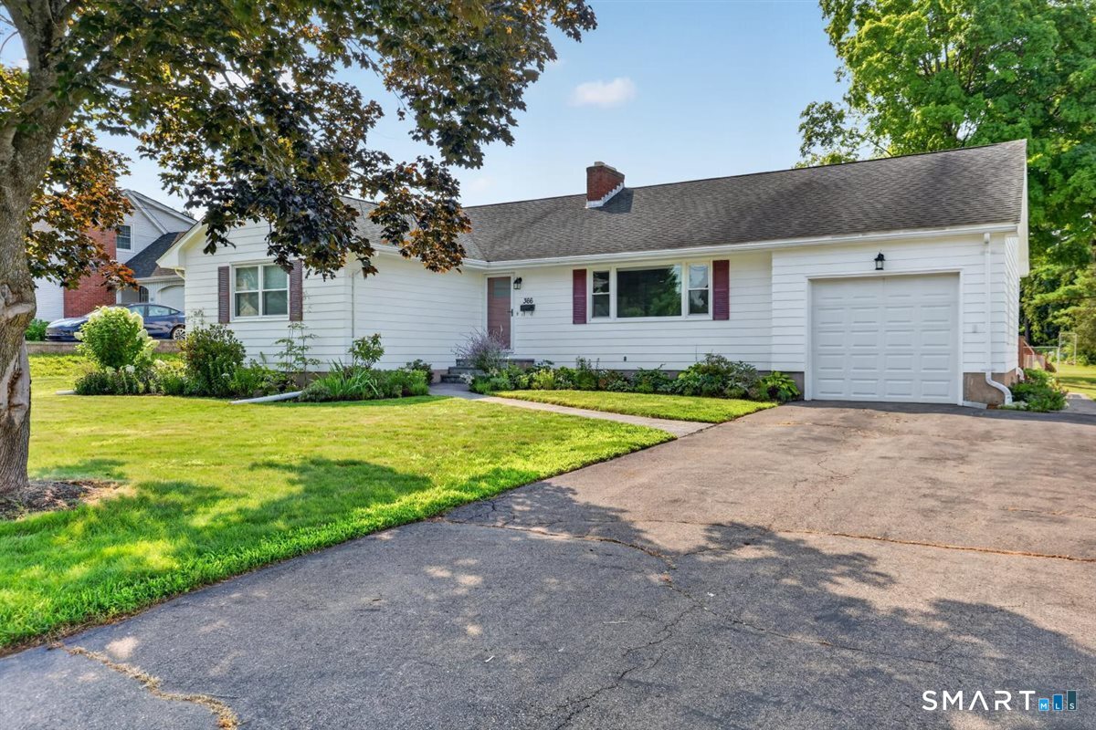 366 Hackmatack Street photo 2